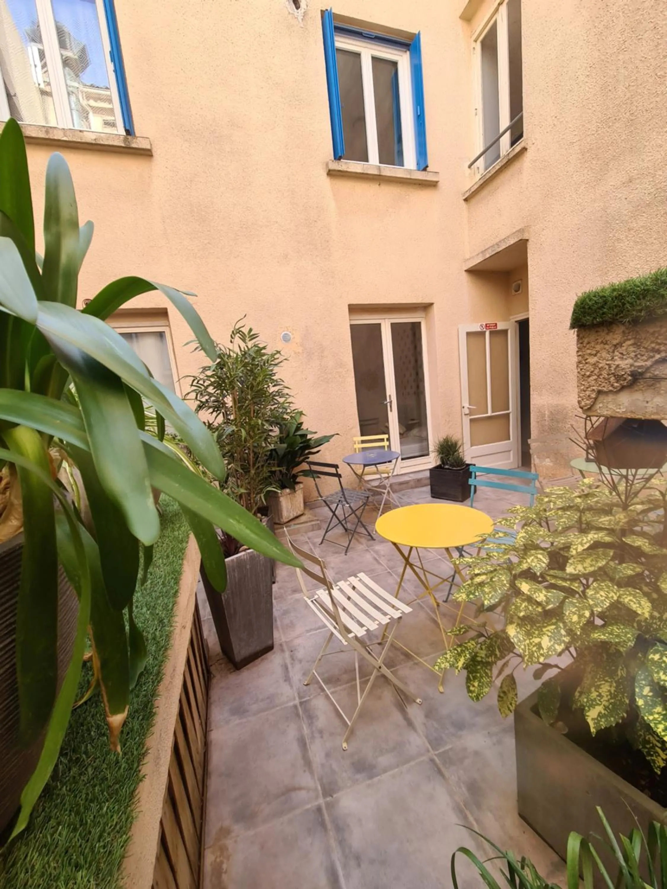 Patio in Hôtel de la Mer