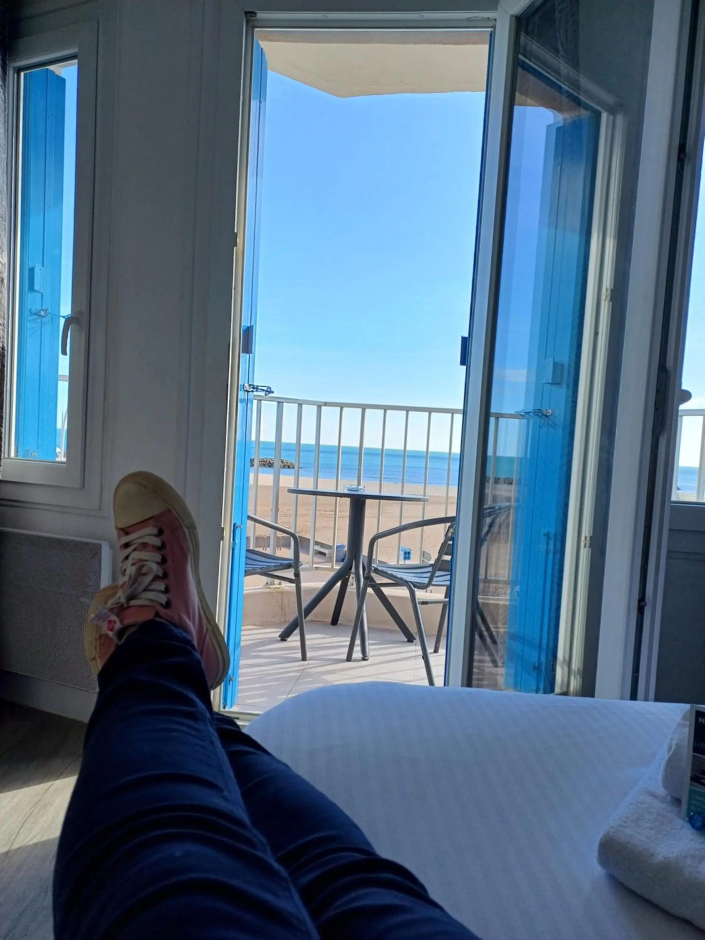 Sea view, Bed in Hôtel de la Mer