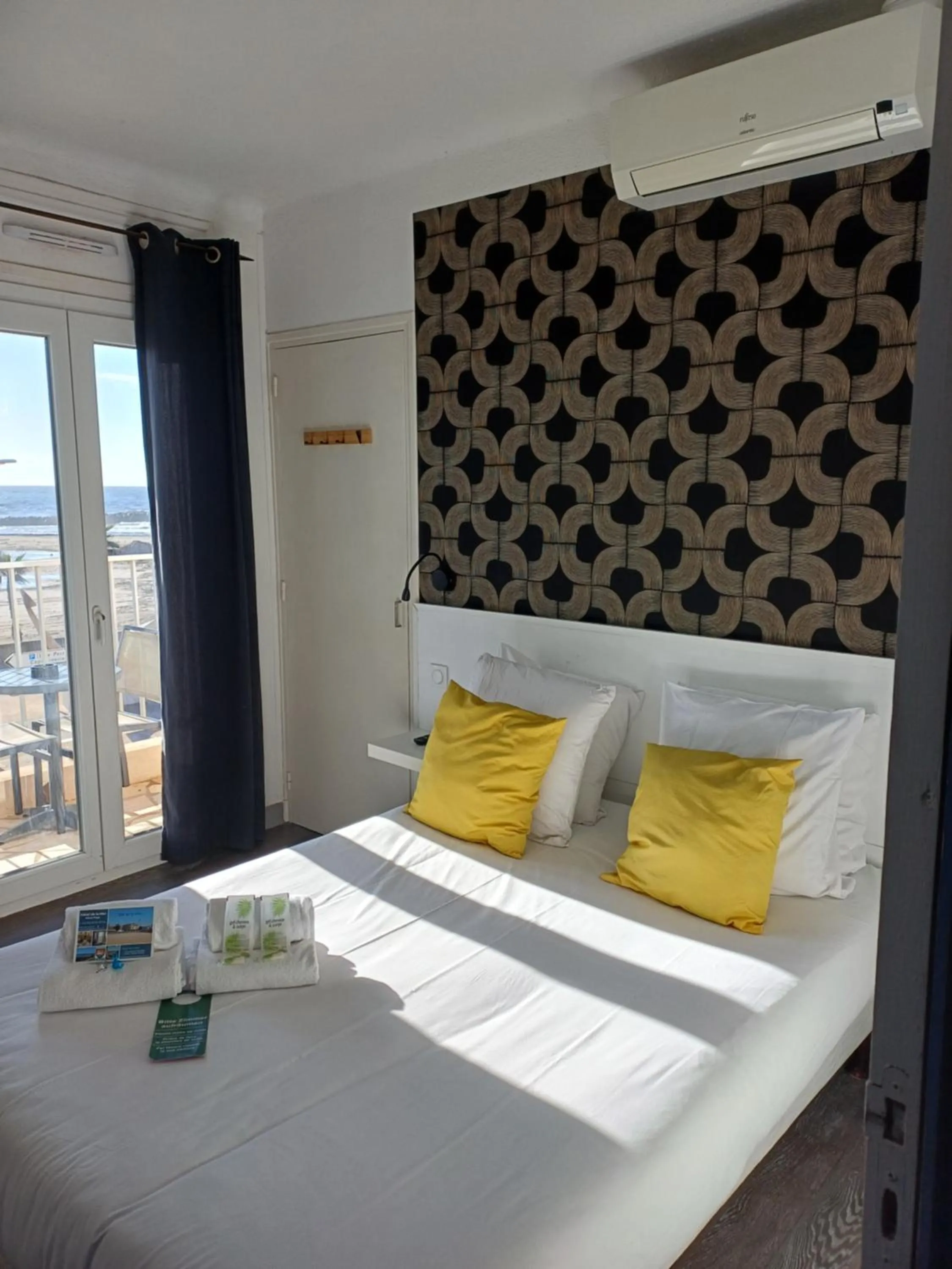 Photo of the whole room, Bed in Hôtel de la Mer