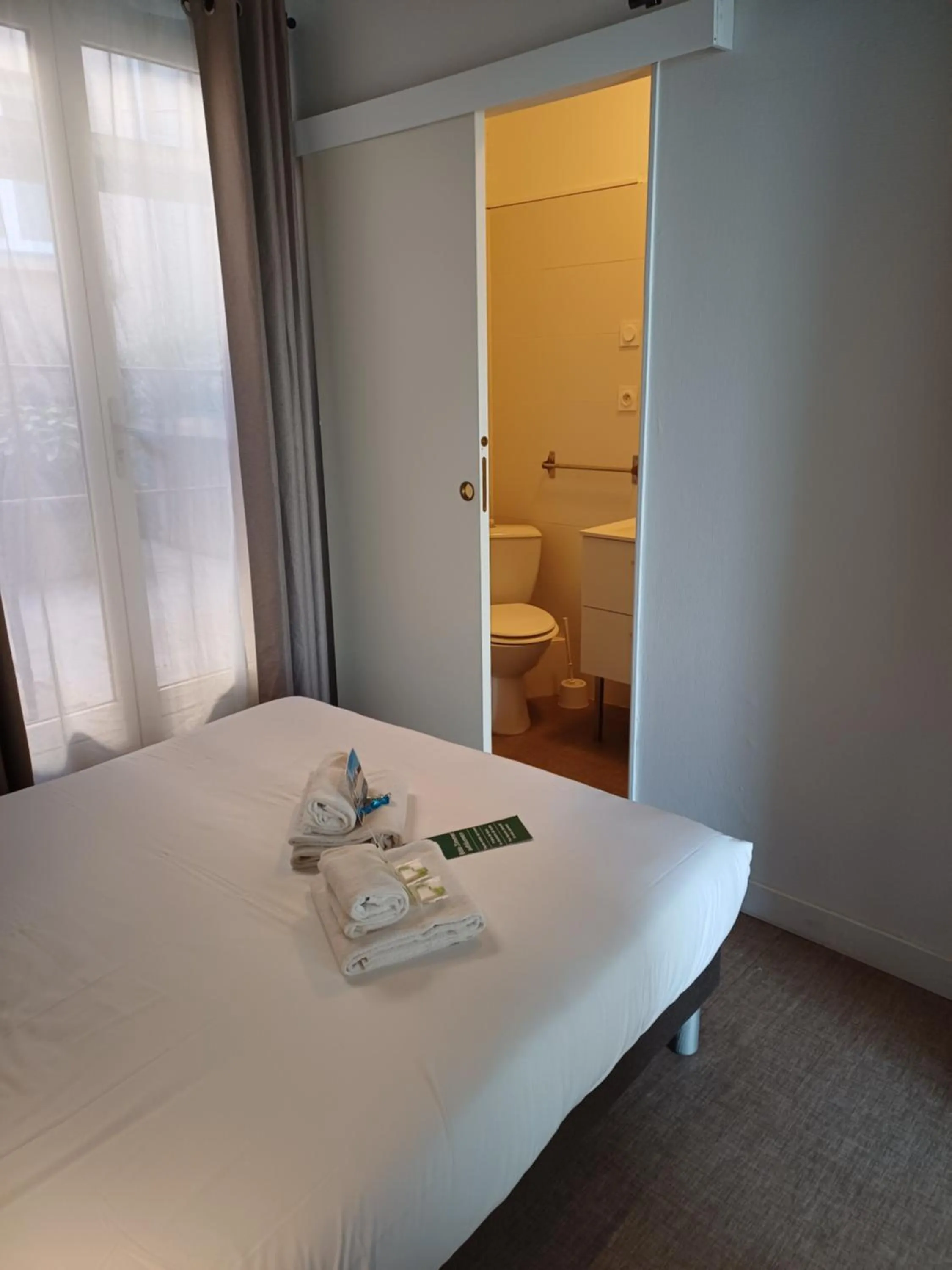 Bed in Hôtel de la Mer