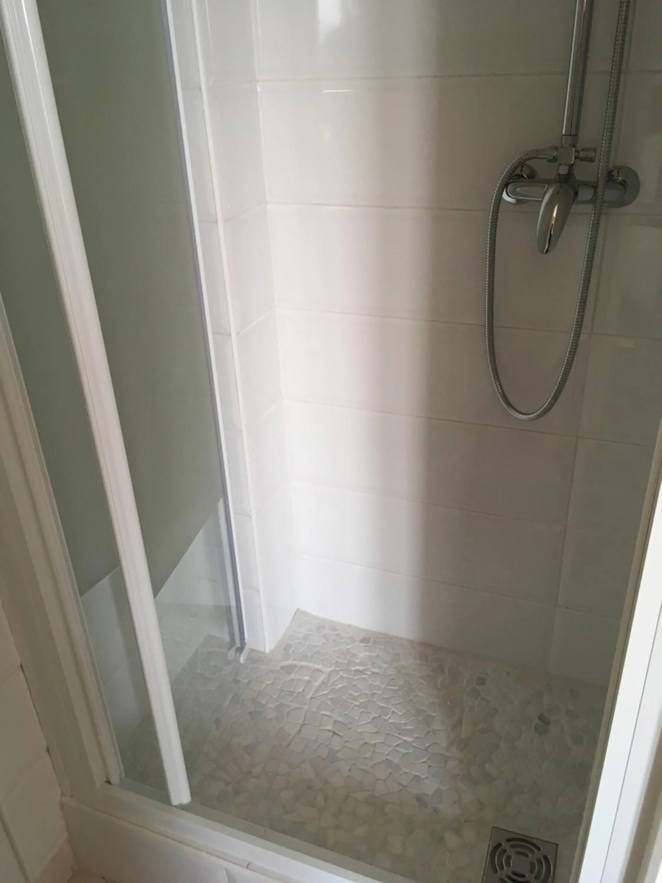 Shower in Hôtel de la Mer