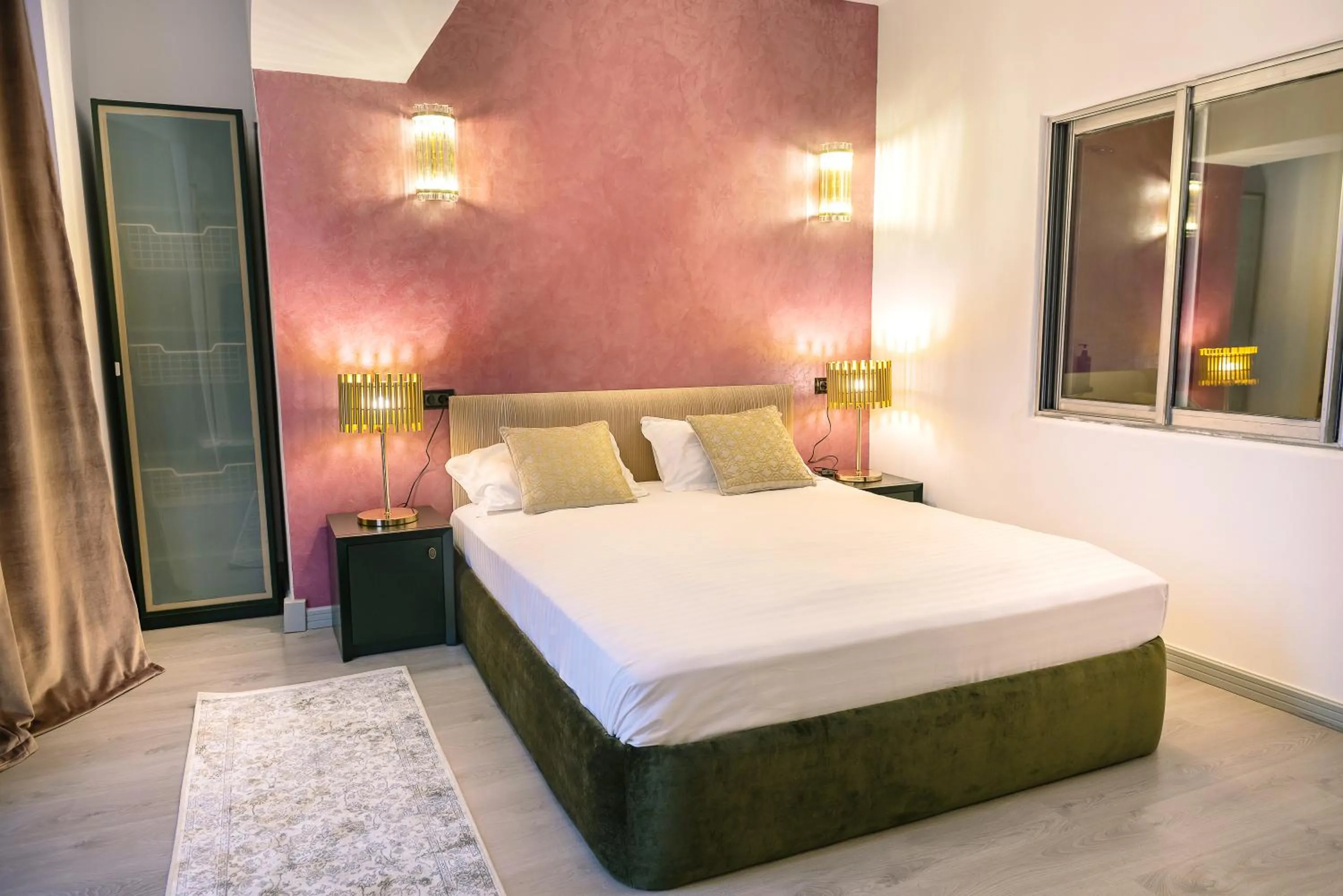 Bed in Phoenicia Suites Baneasa