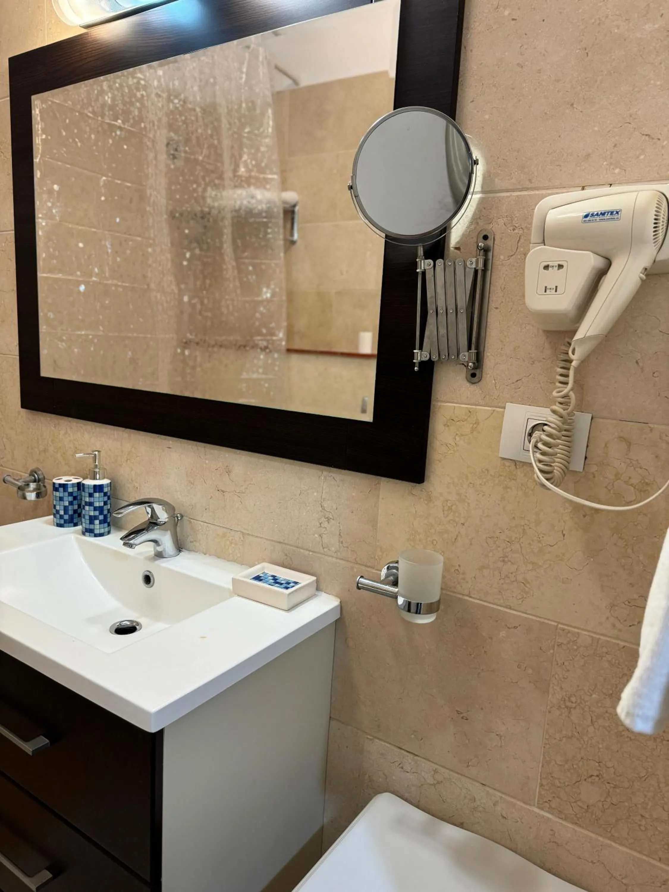 Bathroom in Phoenicia Suites Baneasa