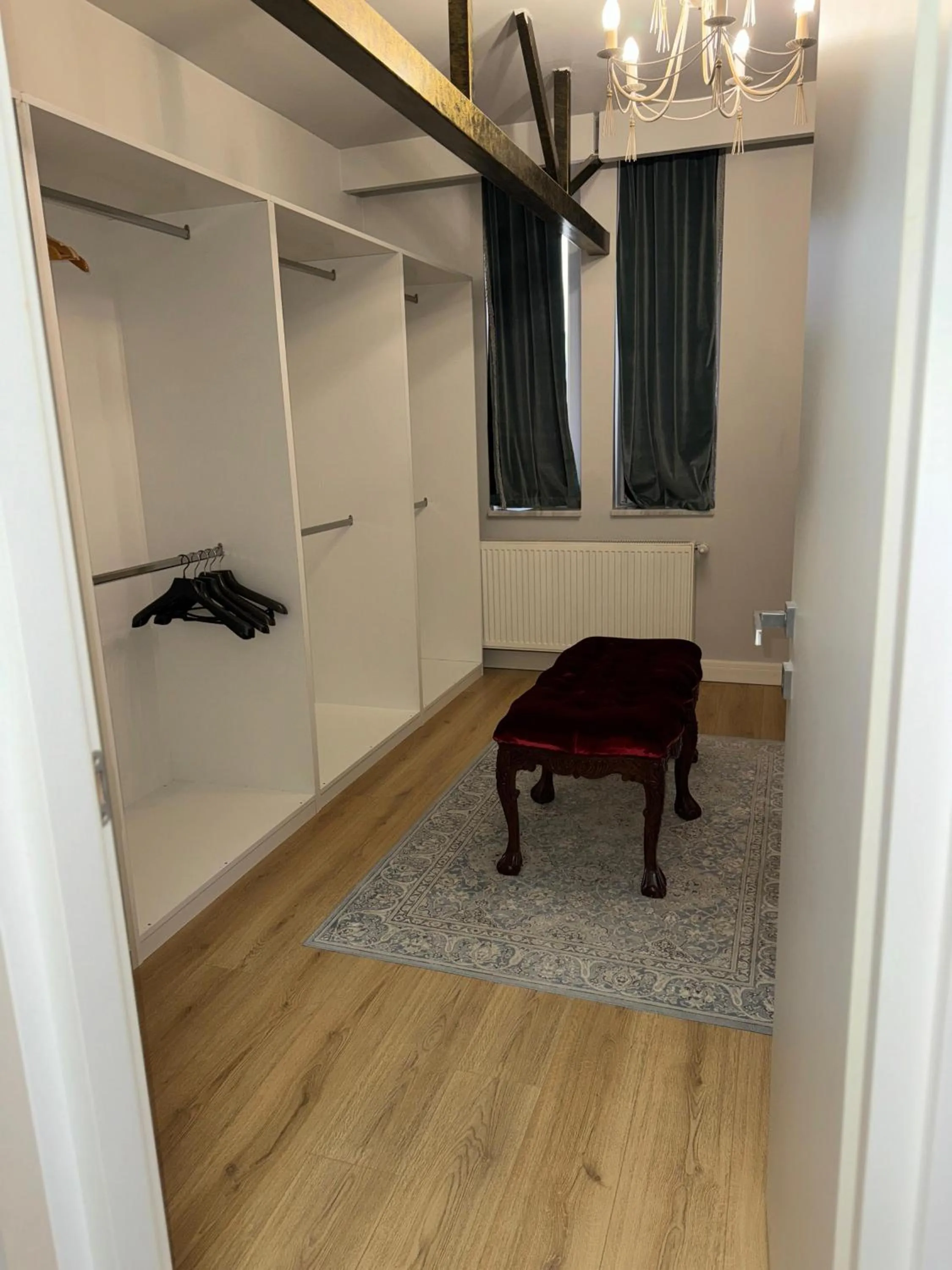 wardrobe in Phoenicia Suites Baneasa