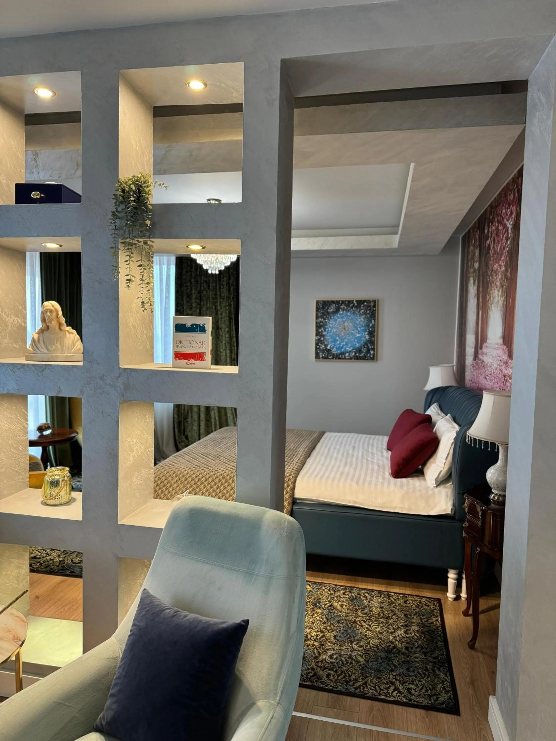 Bed in Phoenicia Suites Baneasa