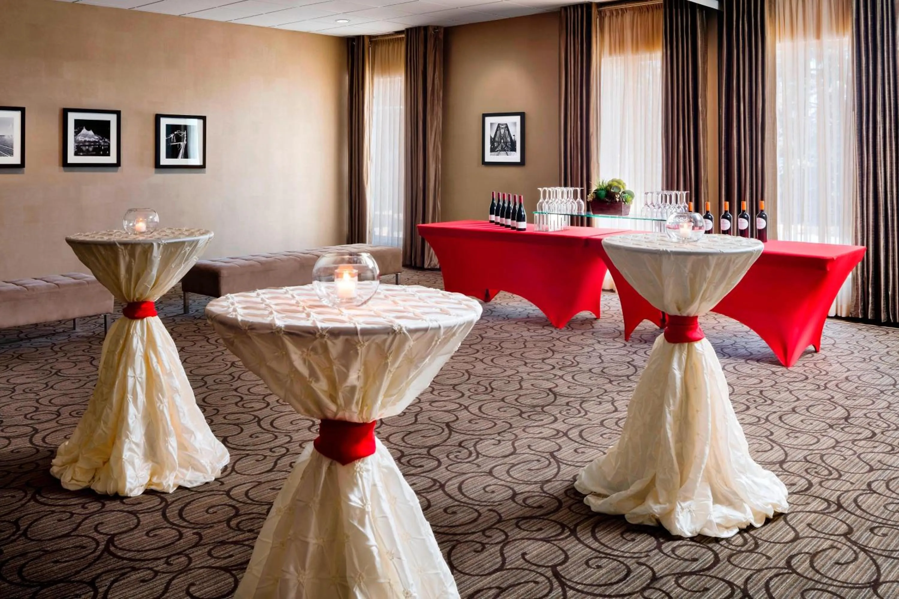 Meeting/conference room in Delta Hotels by Marriott Sault Ste. Marie Waterfront