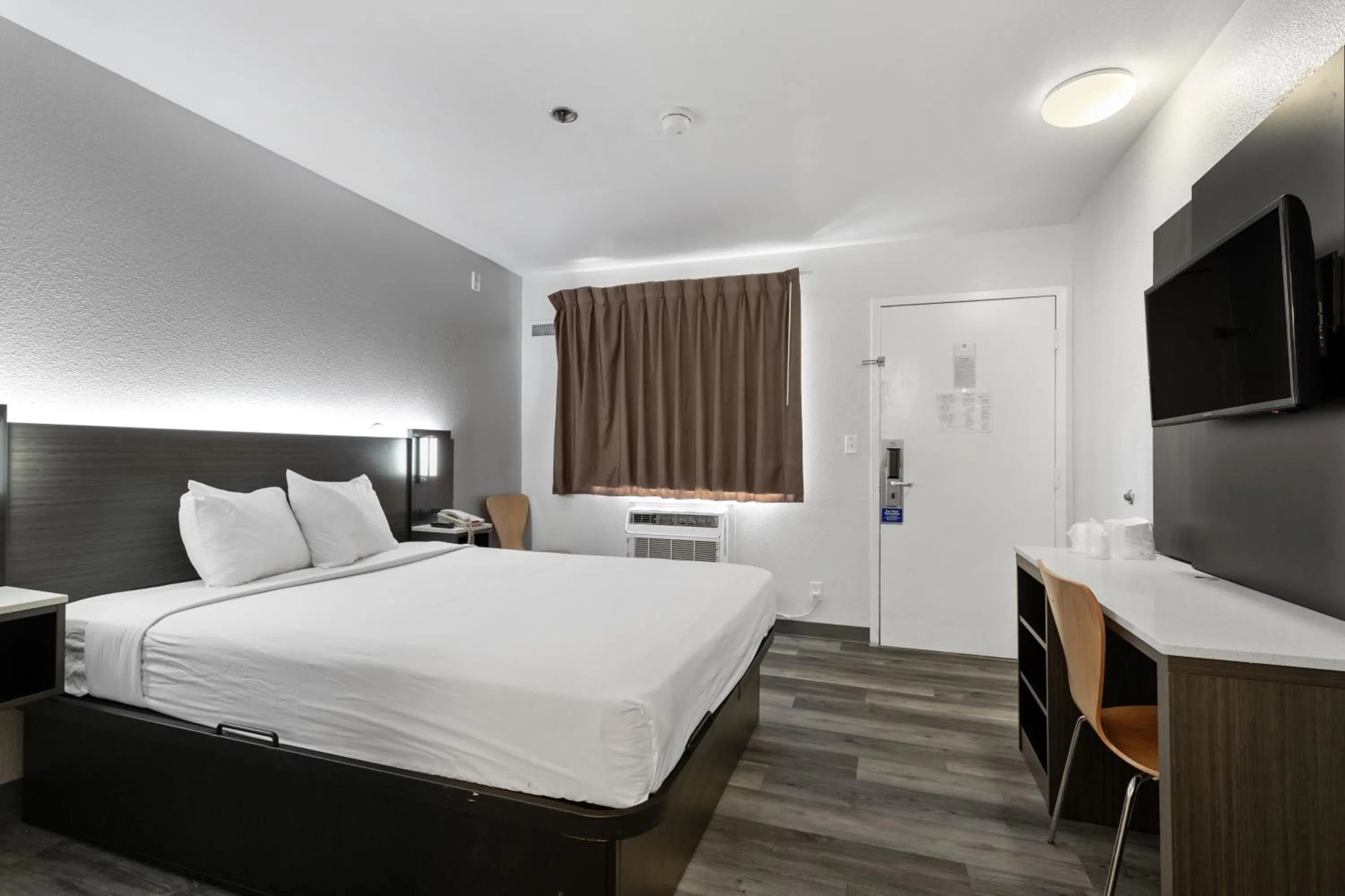 Bed in Motel 6-Oceanside, CA