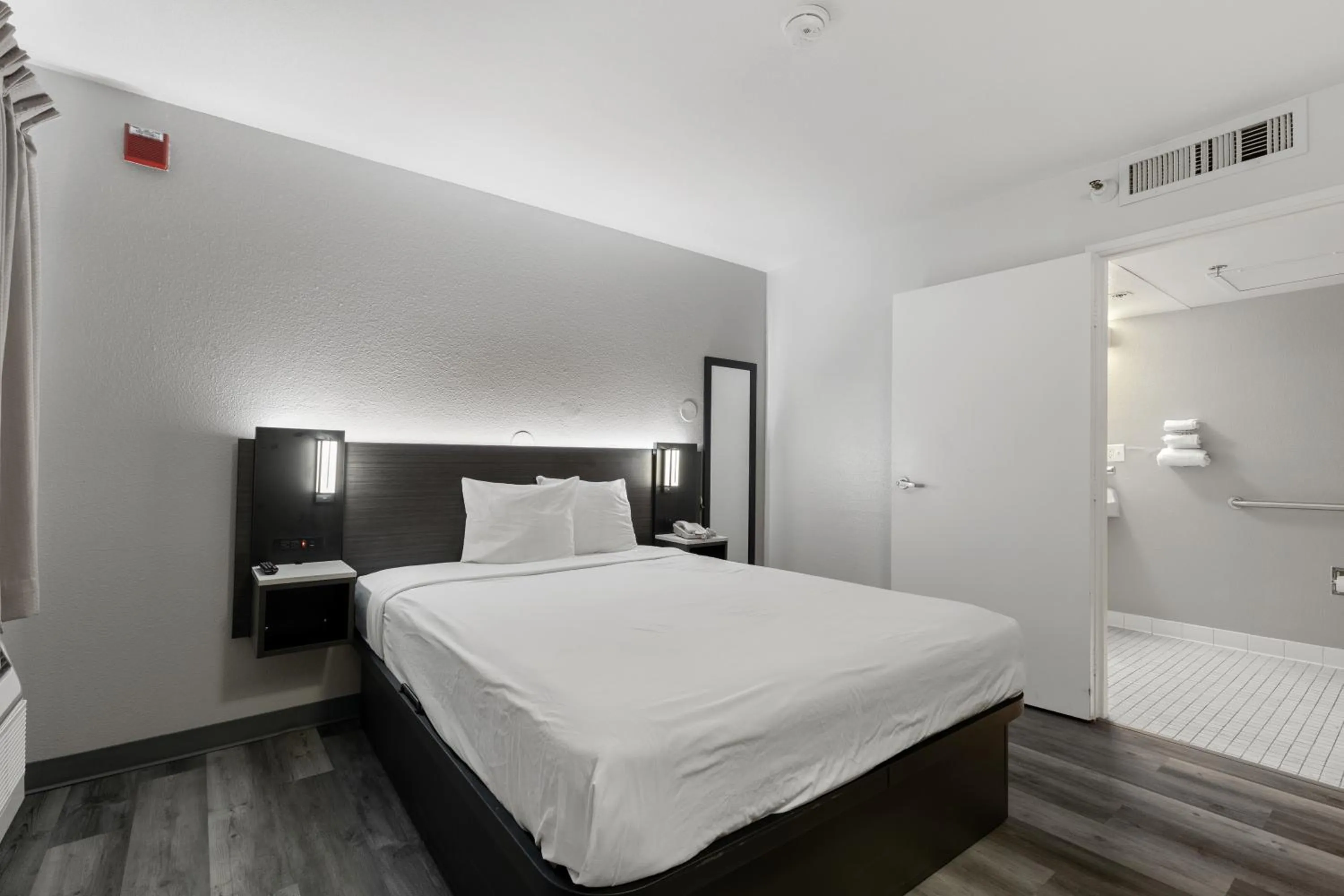 Bedroom, Bed in Motel 6-Oceanside, CA