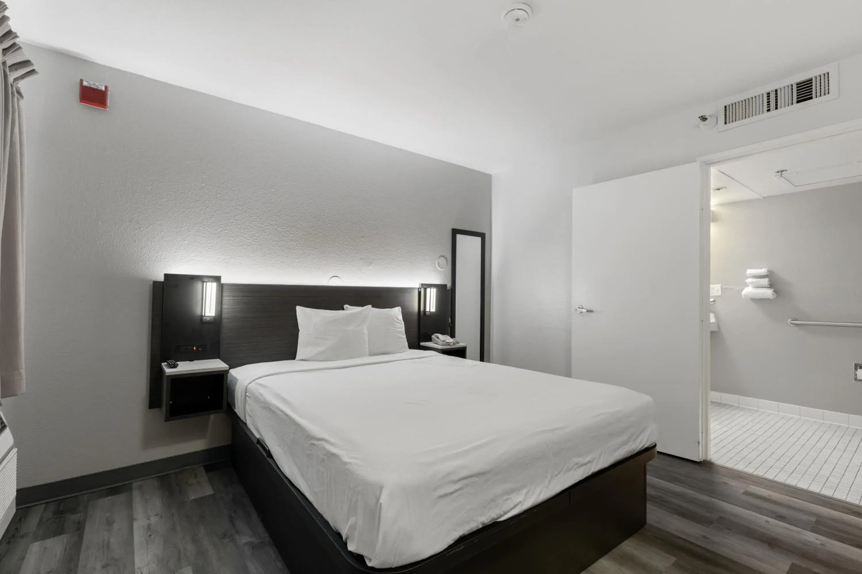 Bedroom, Bed in Motel 6-Oceanside, CA Bedroom, Bed in Motel 6-Oceanside, CA