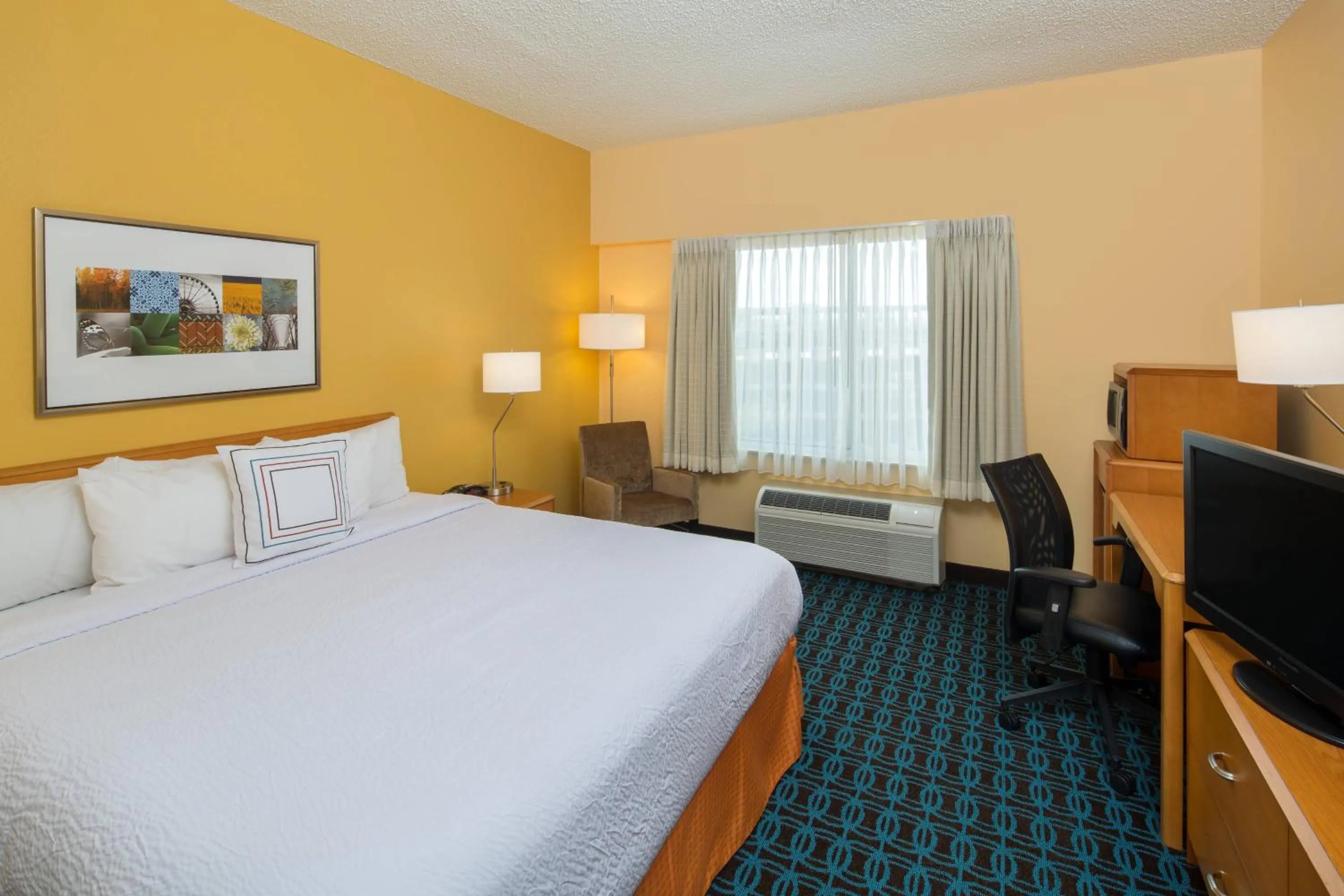 Photo of the whole room, Bed in Fairfield Inn & Suites by Marriott San Antonio Airport/North Star Mall