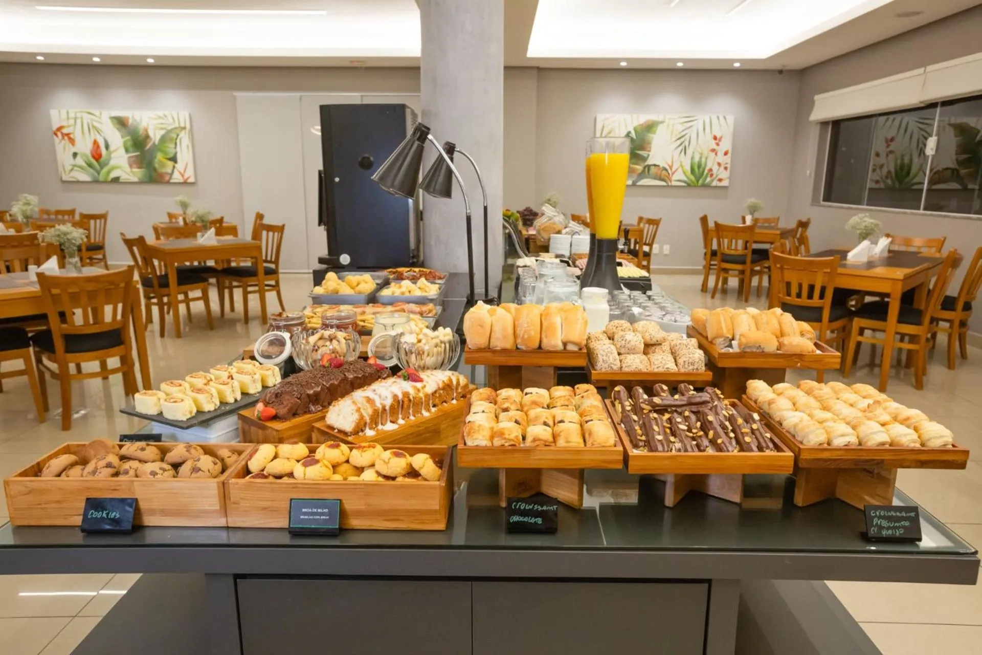 Buffet breakfast in Quality Hotel Jundiaí