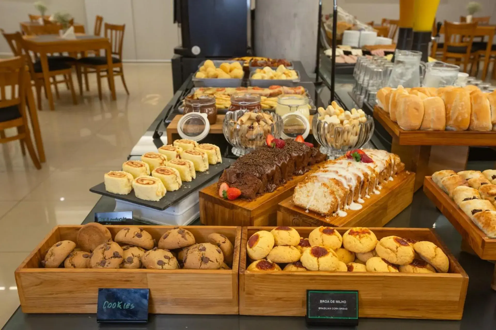 Buffet breakfast in Quality Hotel Jundiaí Buffet breakfast in Quality Hotel Jundiaí