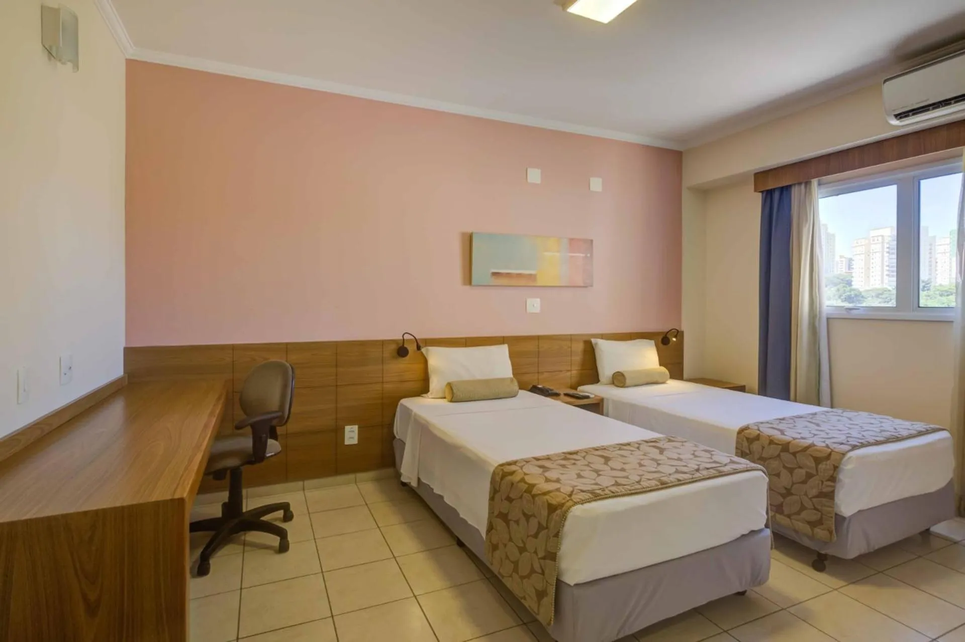 Twin Room - single occupancy - Disability Access in Quality Hotel Jundiaí