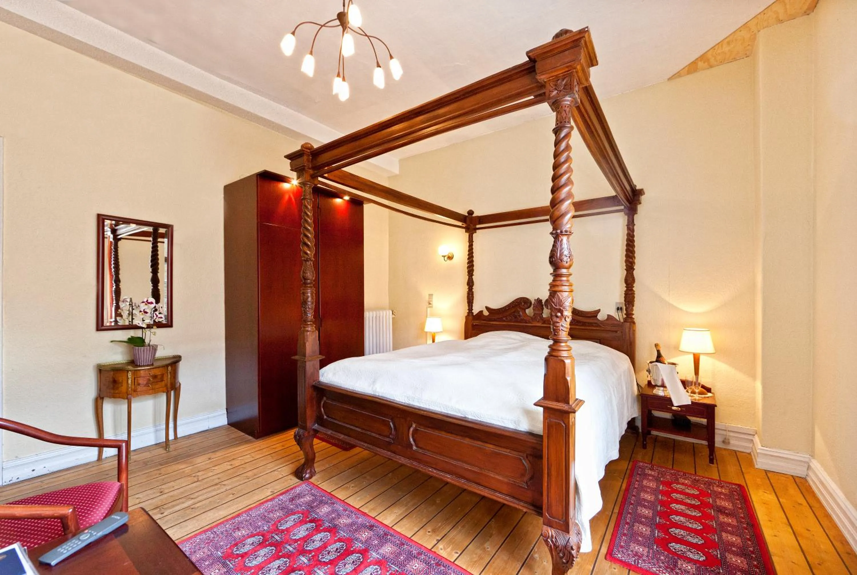 Decorative detail, Bed in Hotel Højslev Kro