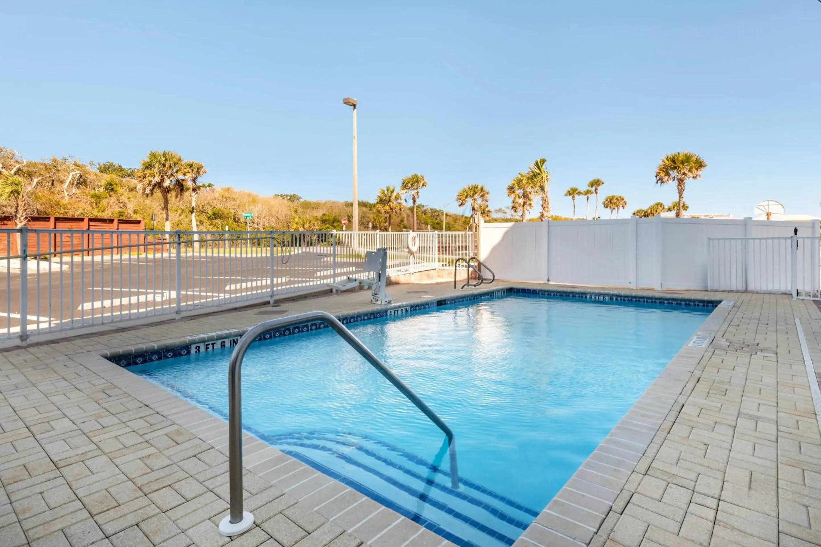 Swimming pool in Surf and Sand Fernandina Beach at Amelia Island, an Ascend Collection Hotel