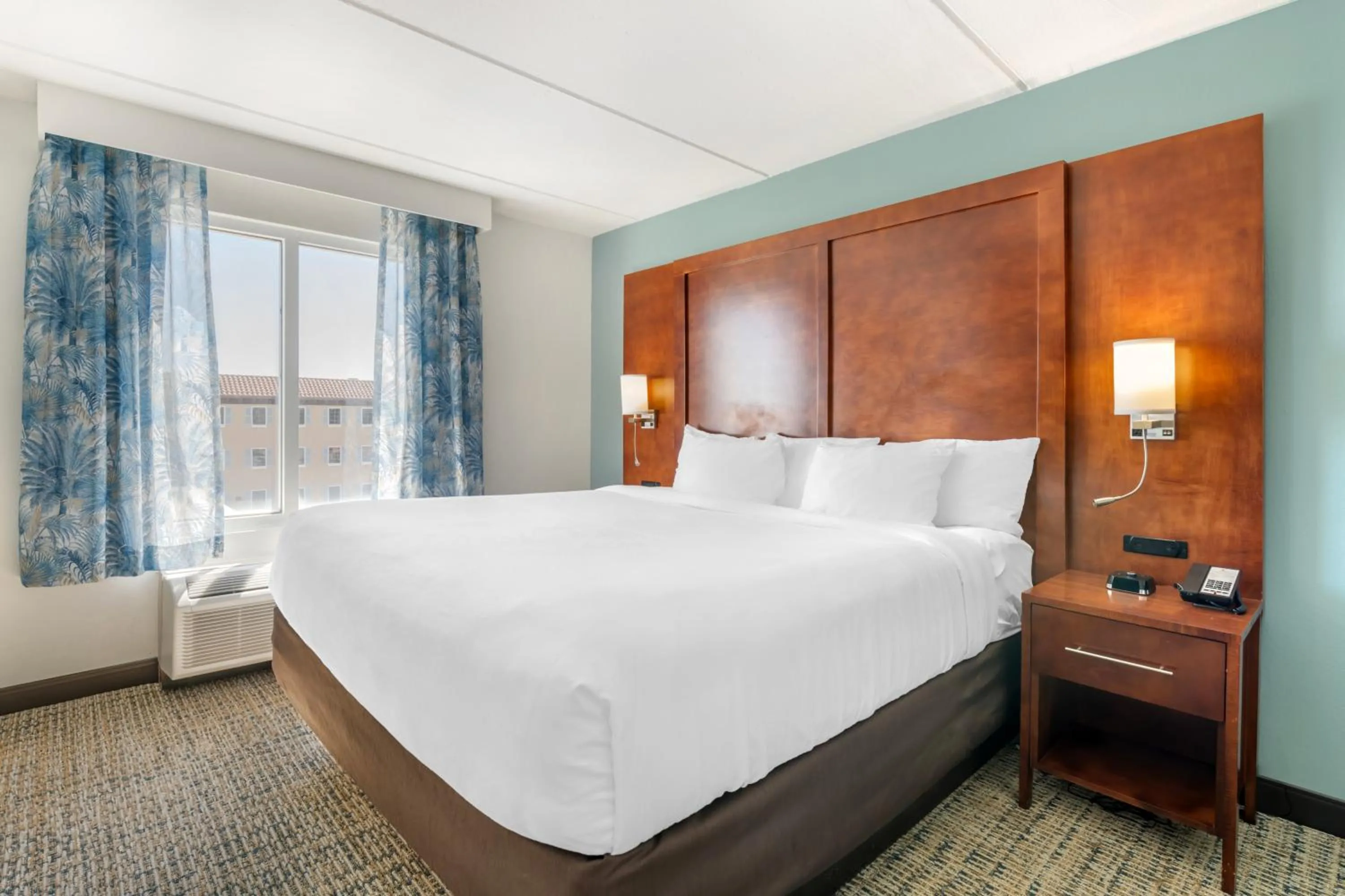 Bed in Surf and Sand Fernandina Beach at Amelia Island, an Ascend Collection Hotel