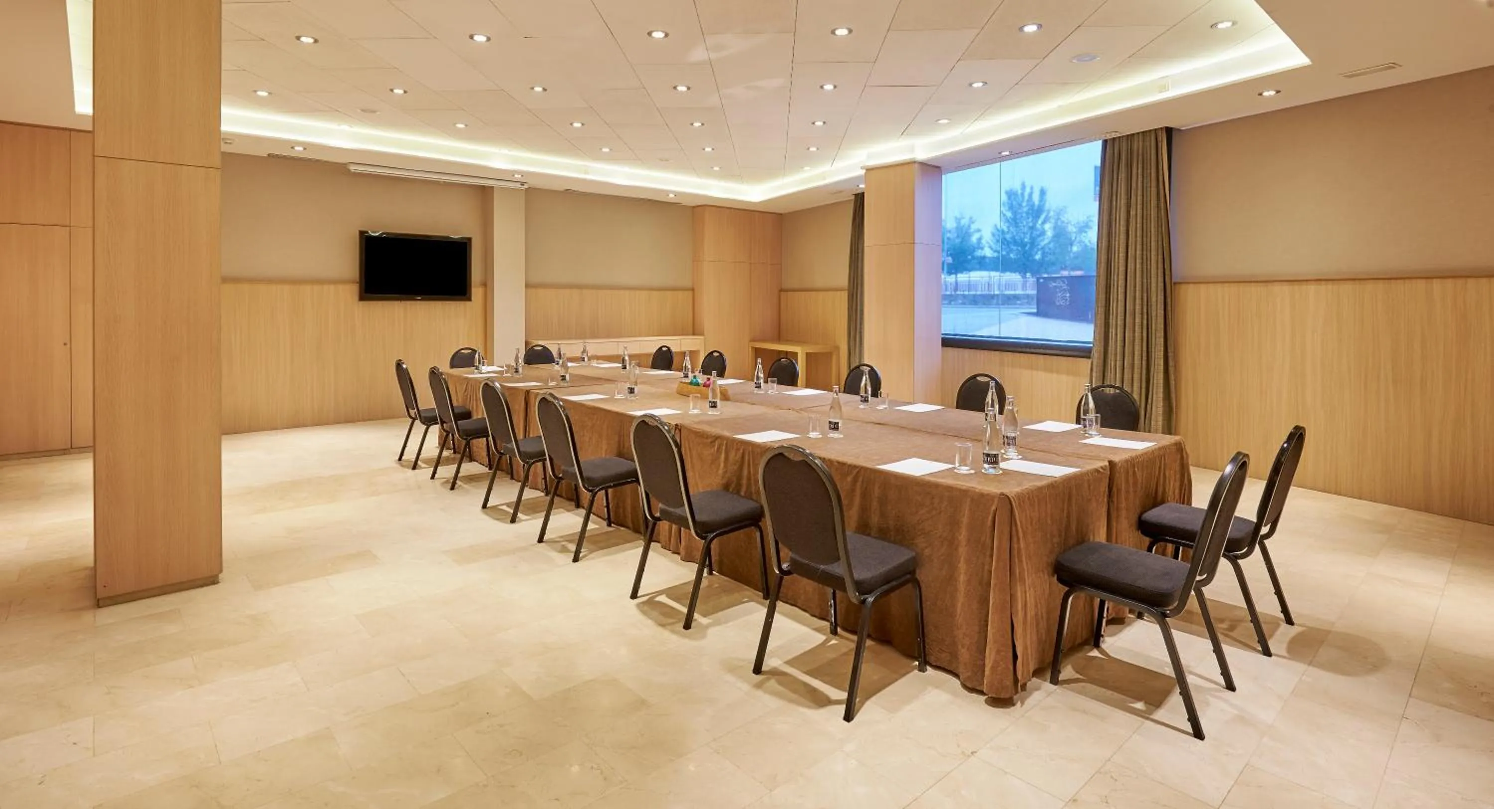 Meeting/conference room in DoubleTree by Hilton Girona