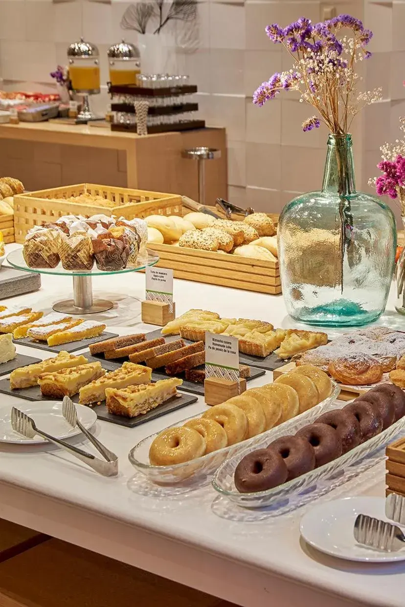 Buffet breakfast in DoubleTree by Hilton Girona Buffet breakfast in DoubleTree by Hilton Girona