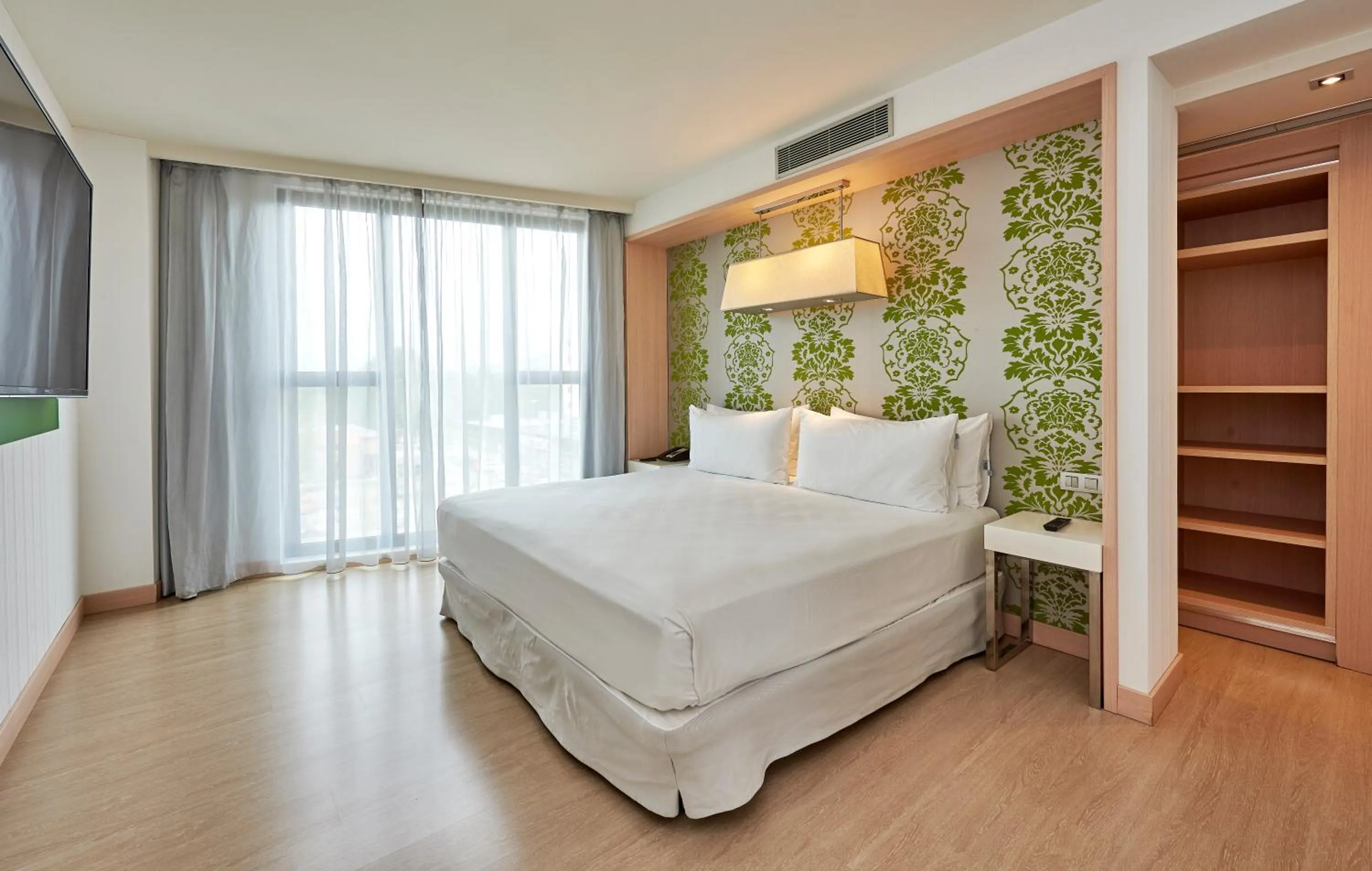 Bedroom, Bed in DoubleTree by Hilton Girona