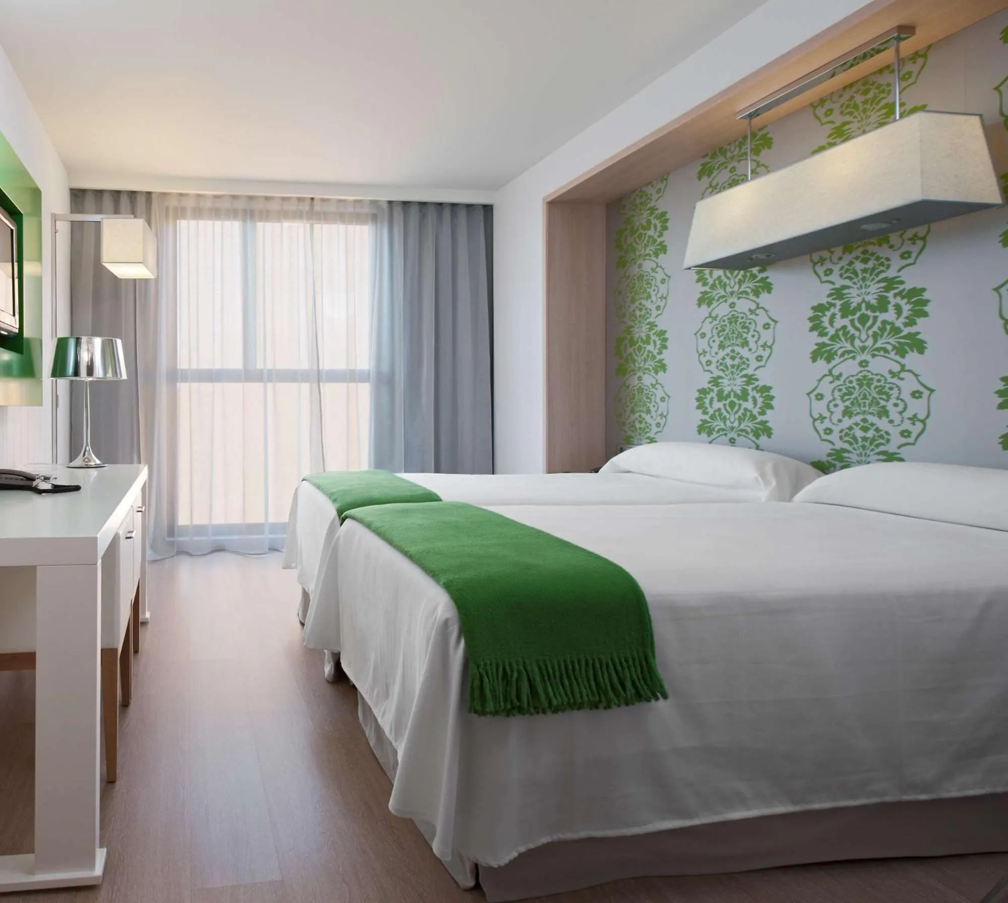 Bed in DoubleTree by Hilton Girona