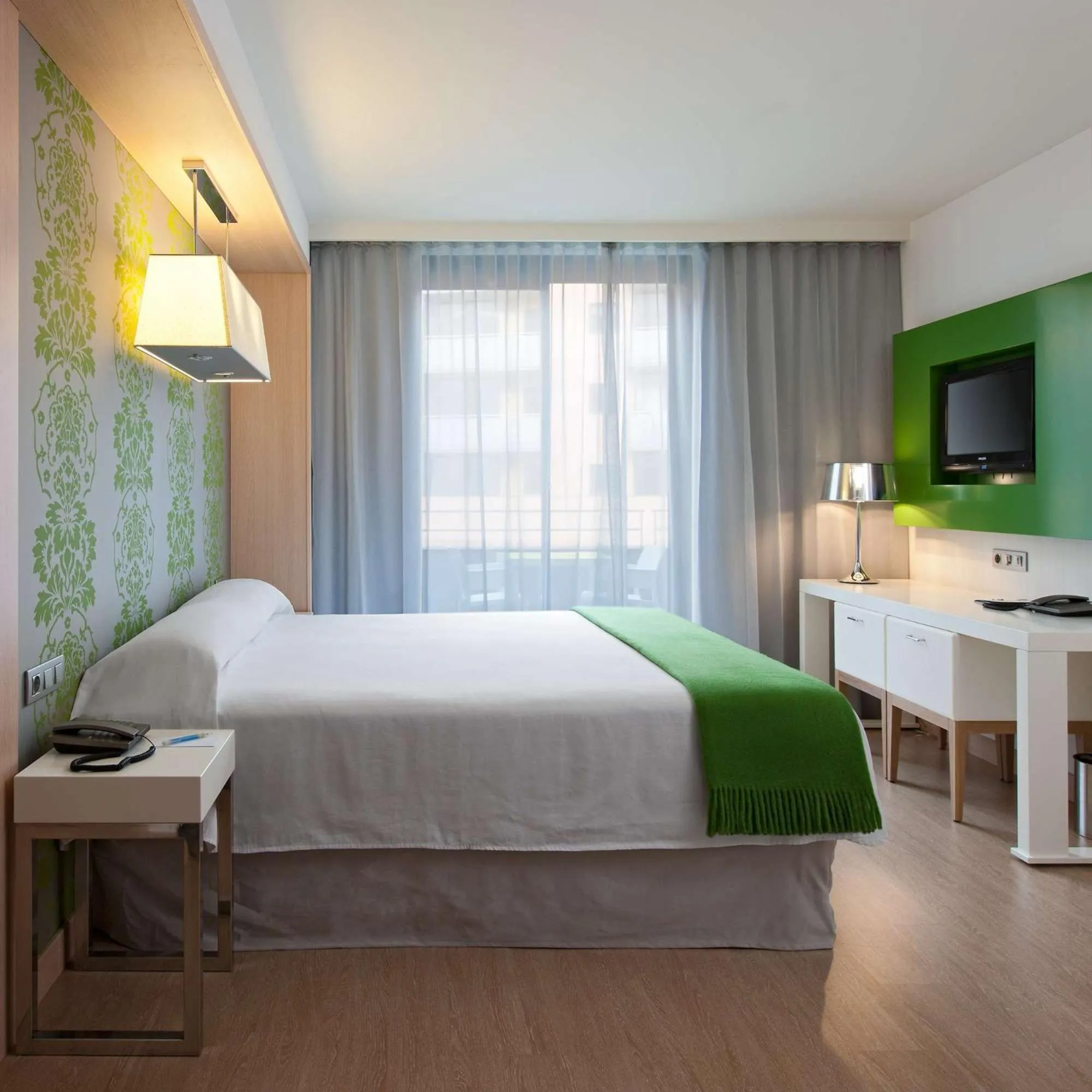Bedroom, Bed in DoubleTree by Hilton Girona