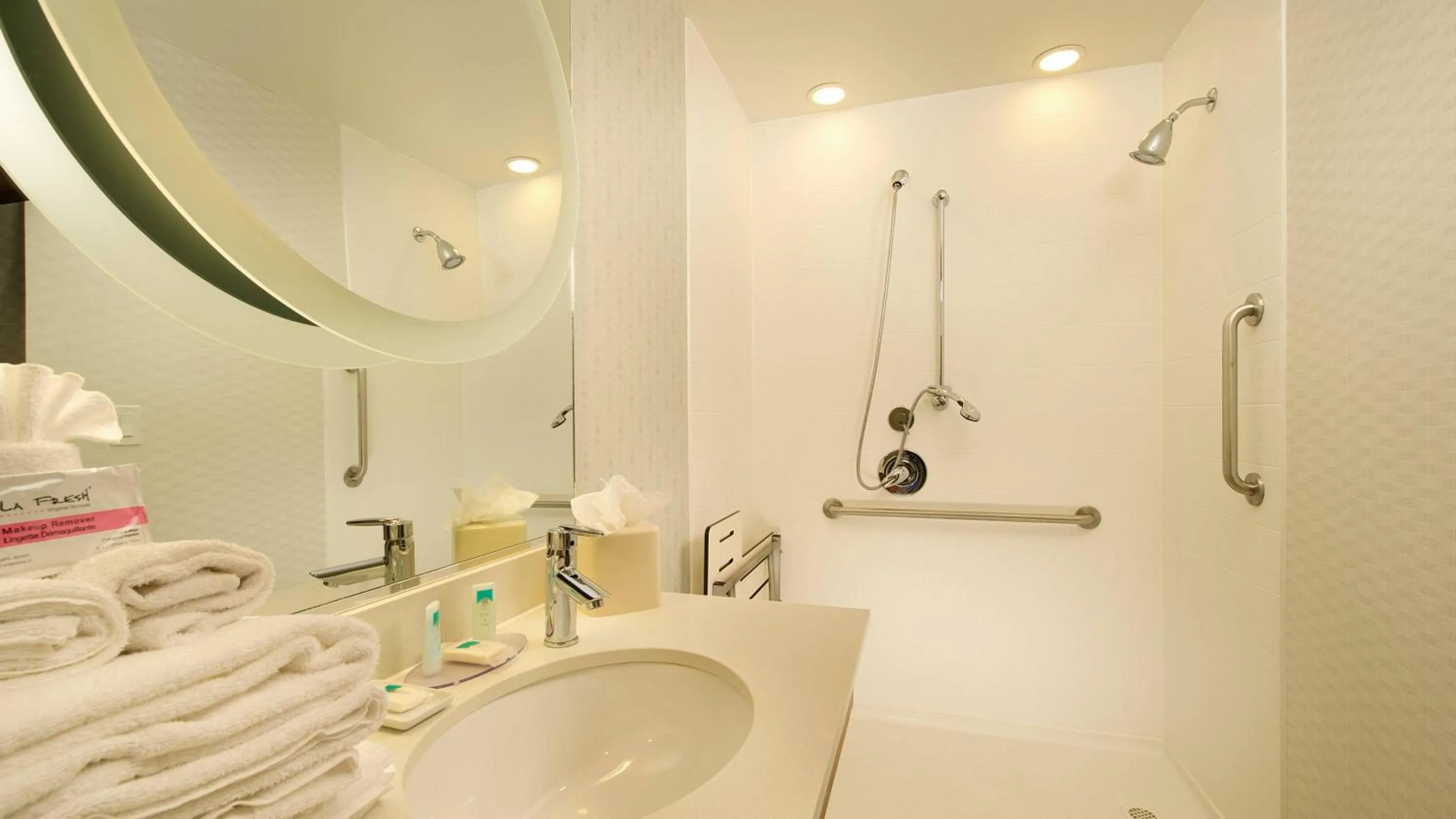 Shower in SpringHill Suites by Marriott San Antonio SeaWorld®/Lackland