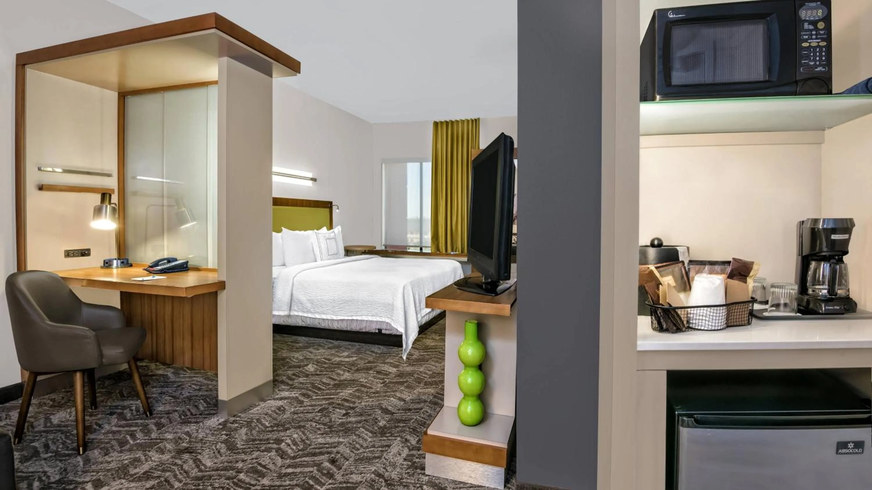 Kitchen or kitchenette, Bed in SpringHill Suites by Marriott San Antonio SeaWorld®/Lackland