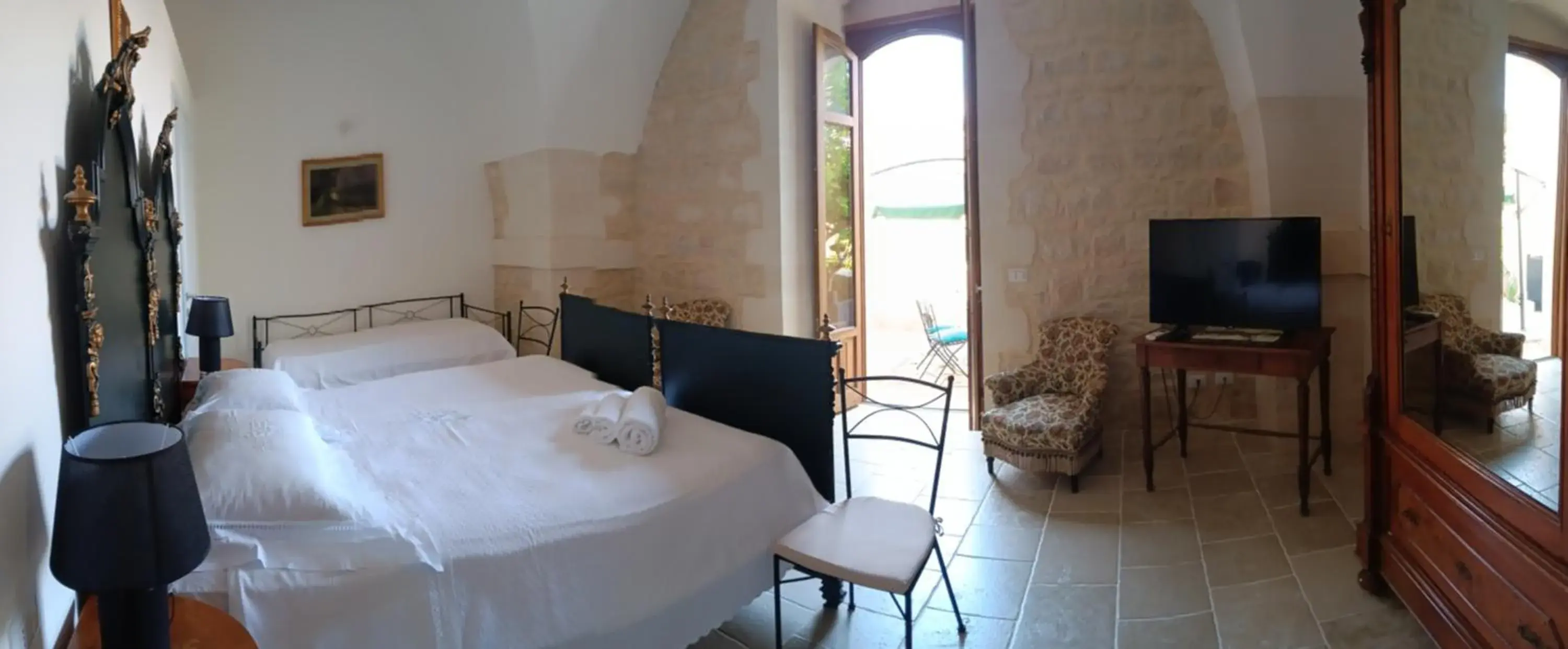 Double or Twin Room with City View in Casa Sipione Papa Double or Twin Room with City View in Casa Sipione Papa