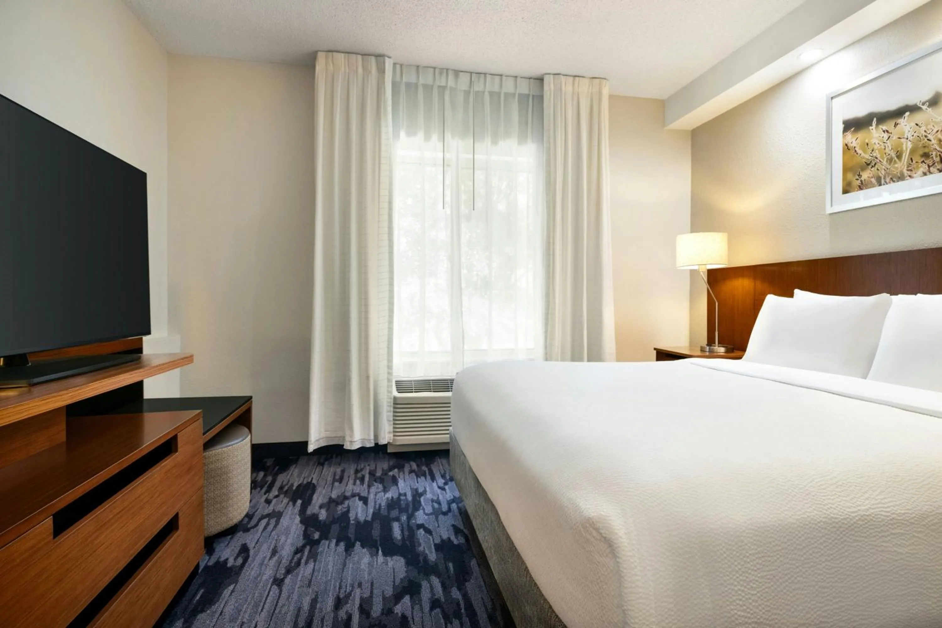 Photo of the whole room, Bed in Fairfield Inn & Suites Savannah I-95 South