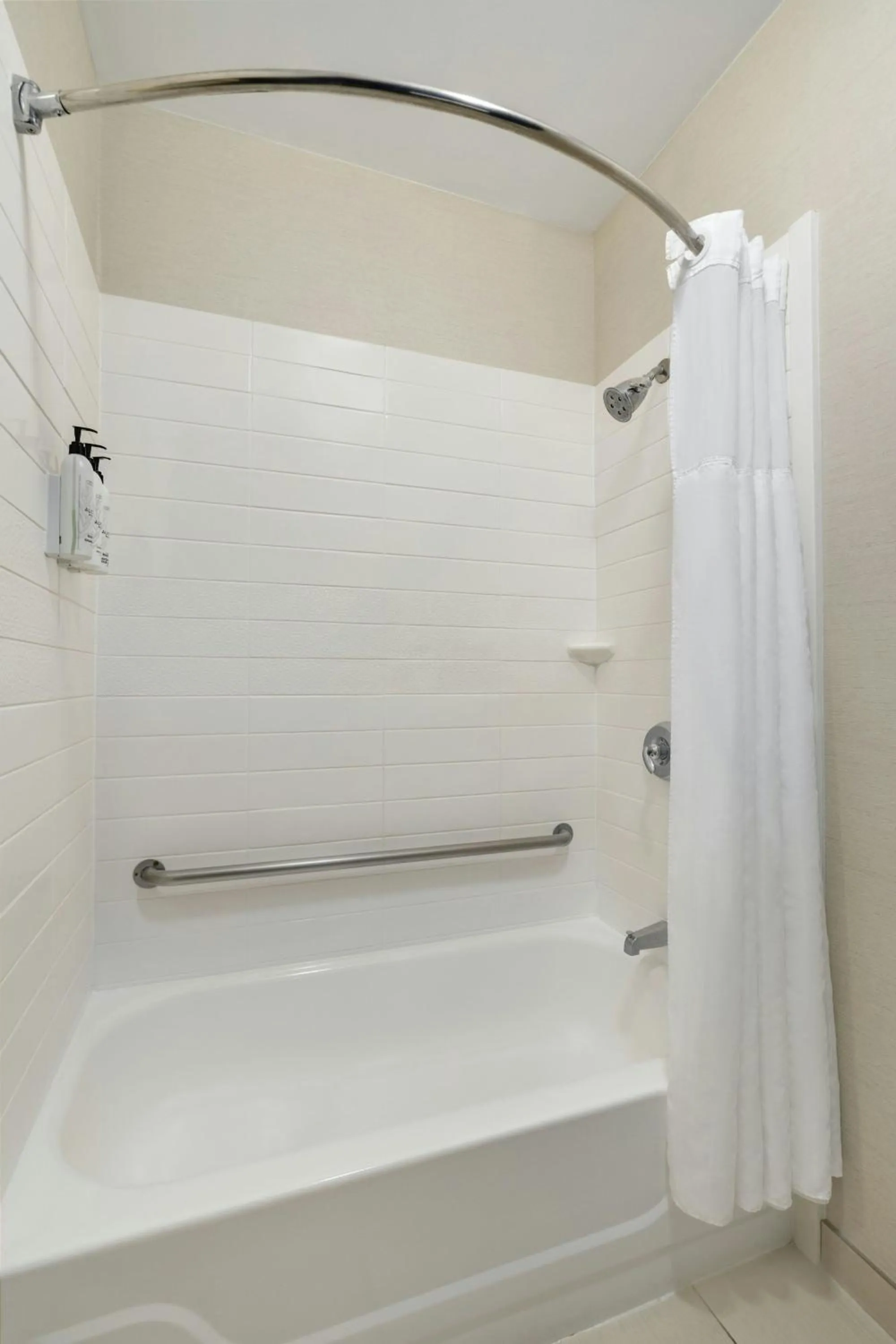 Bathroom in Fairfield Inn & Suites Savannah I-95 South