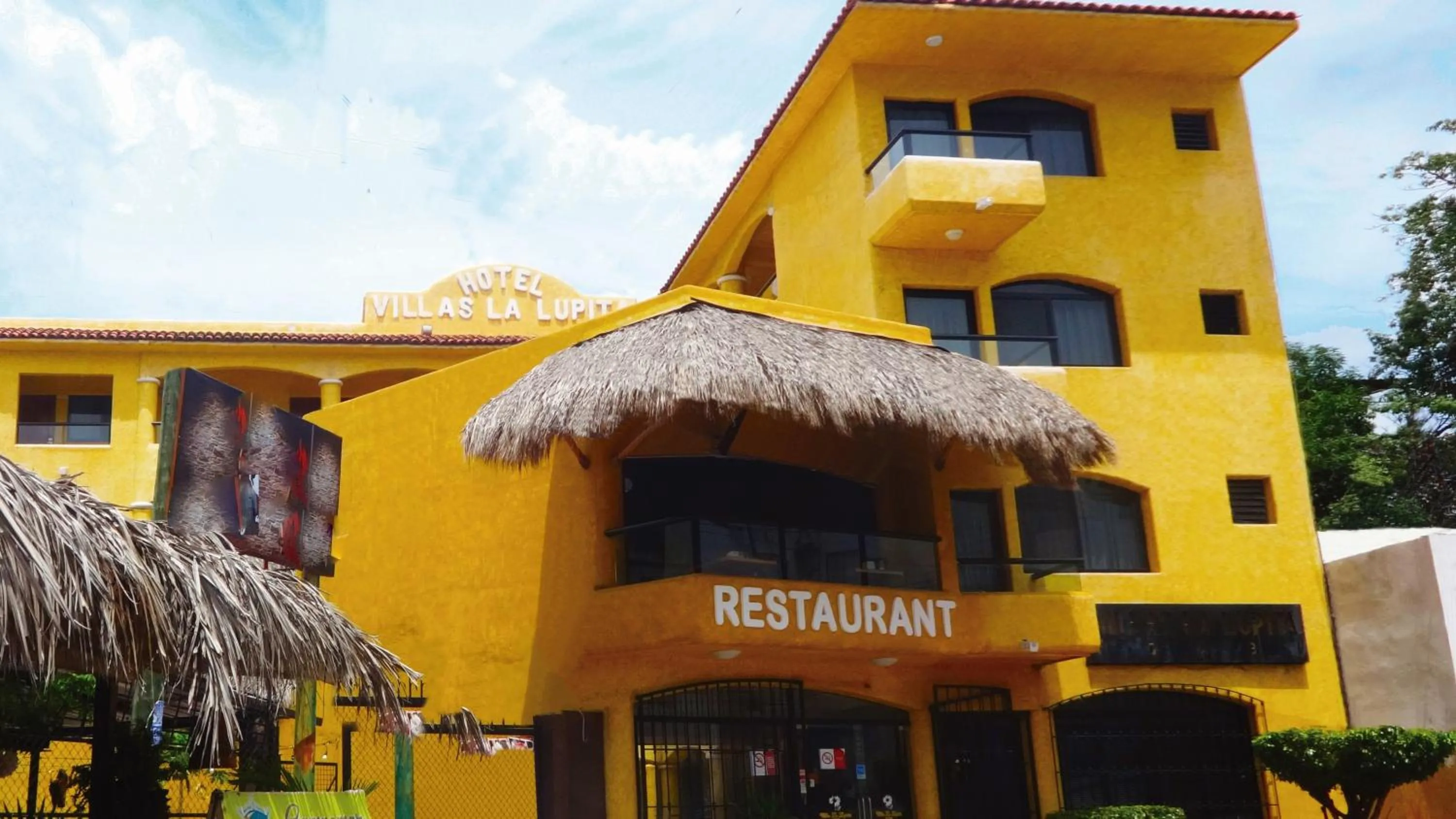 Property building in Villas La Lupita