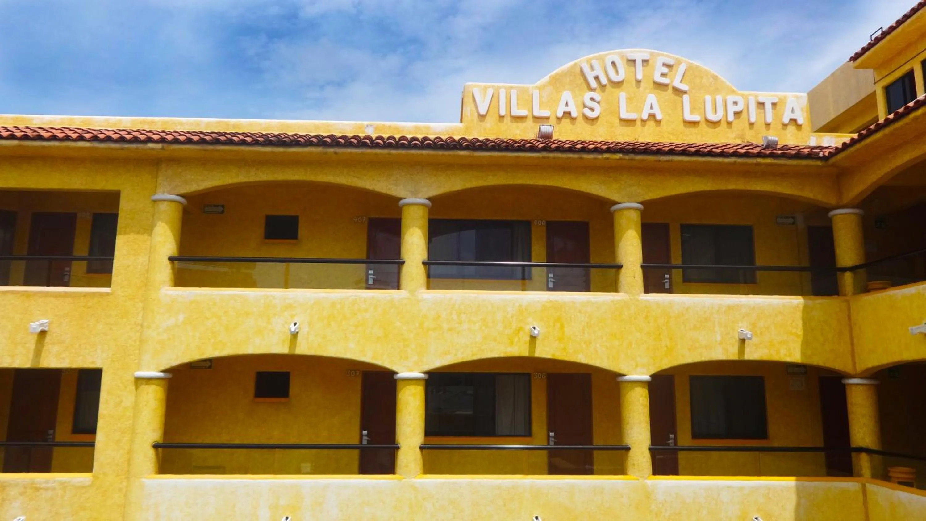 Property building in Villas La Lupita