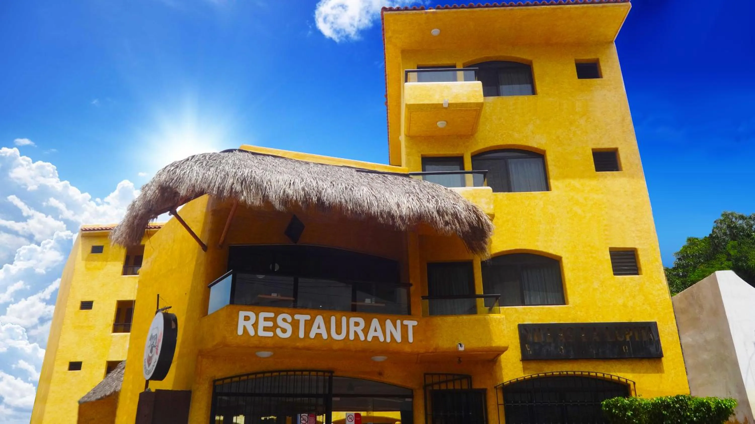 Facade/entrance in Villas La Lupita