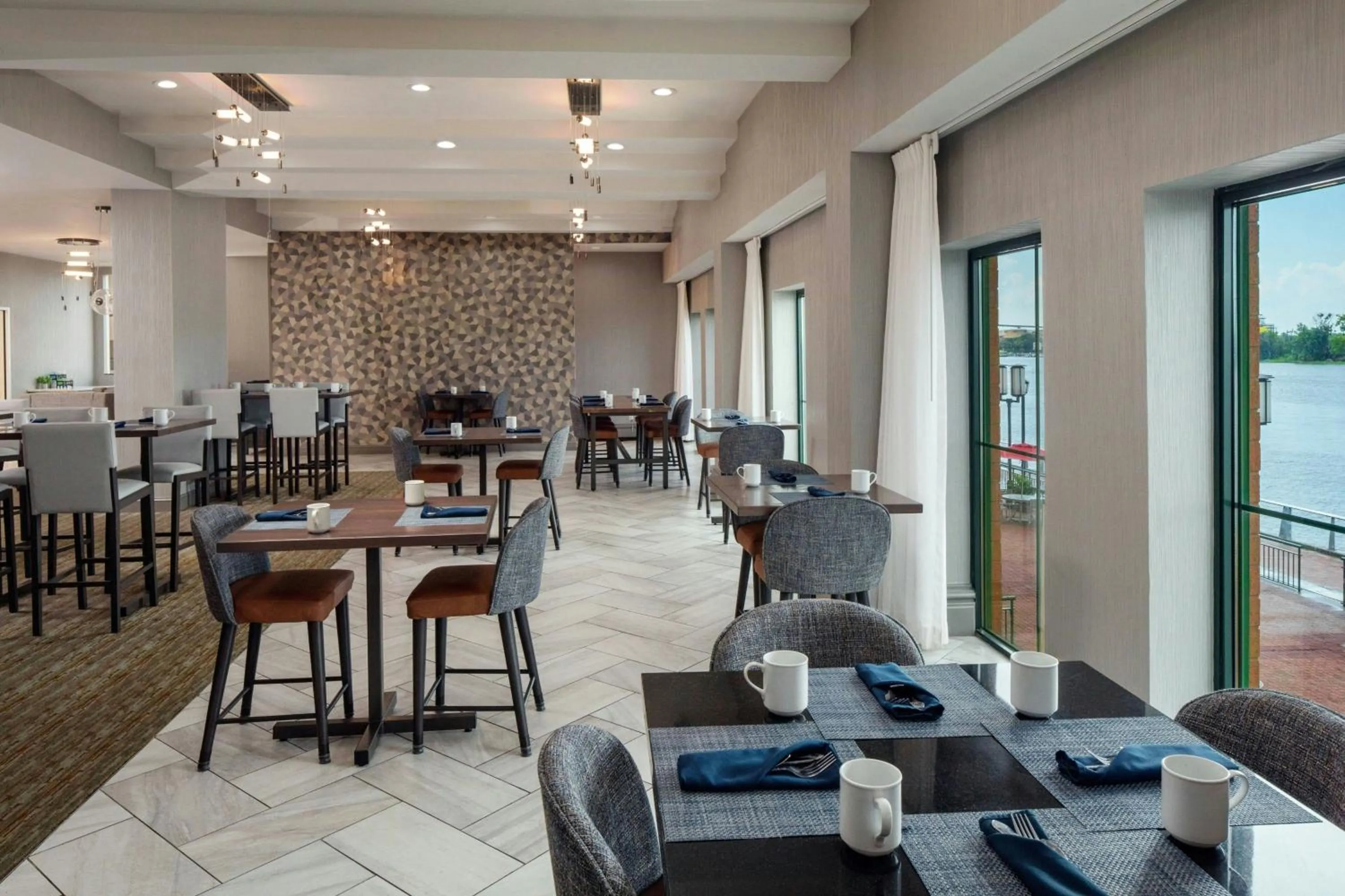 Restaurant/places to eat in Marriott Savannah Riverfront