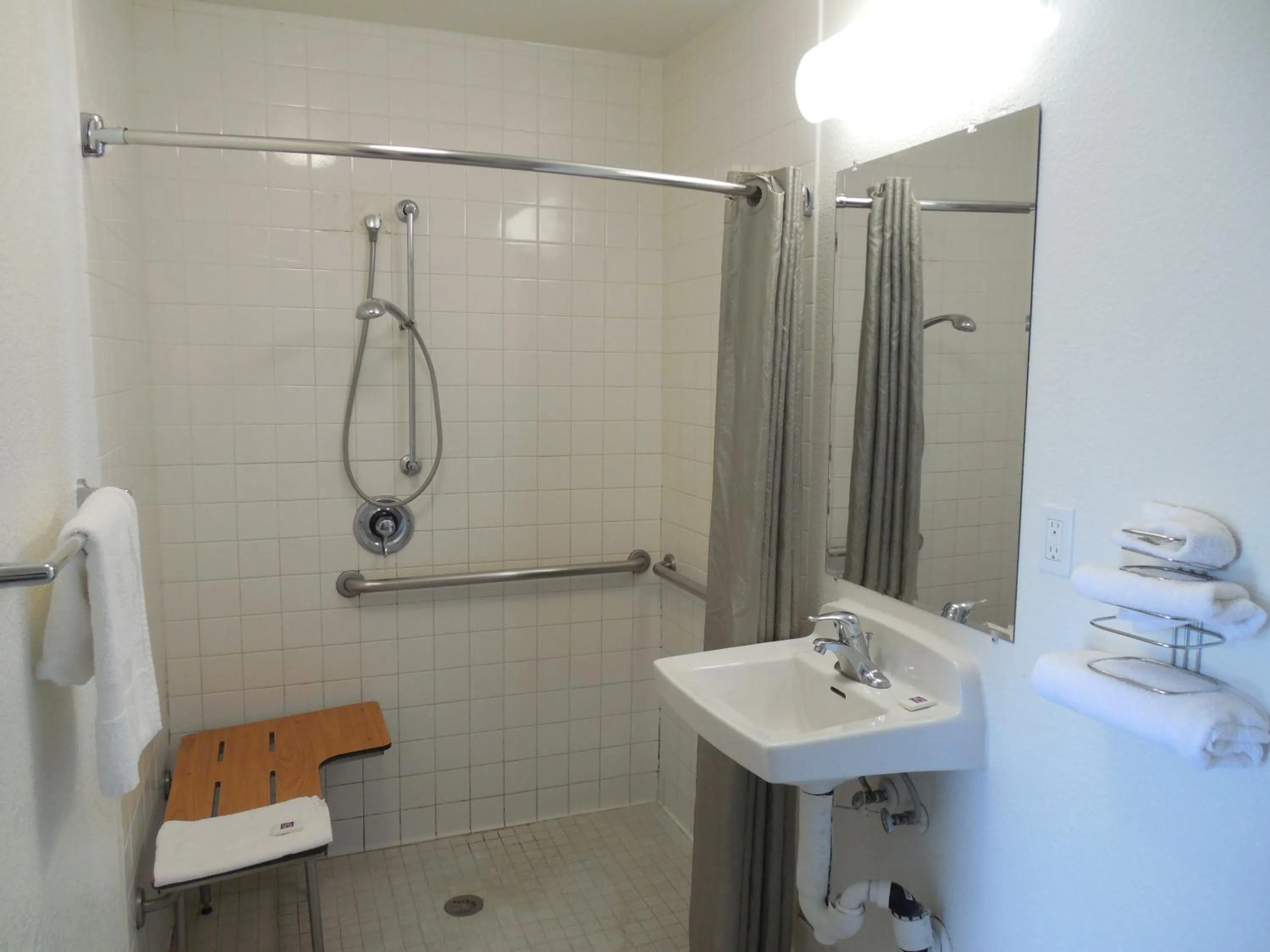 Bathroom in Motel 6-Temecula, CA - Historic Old Town