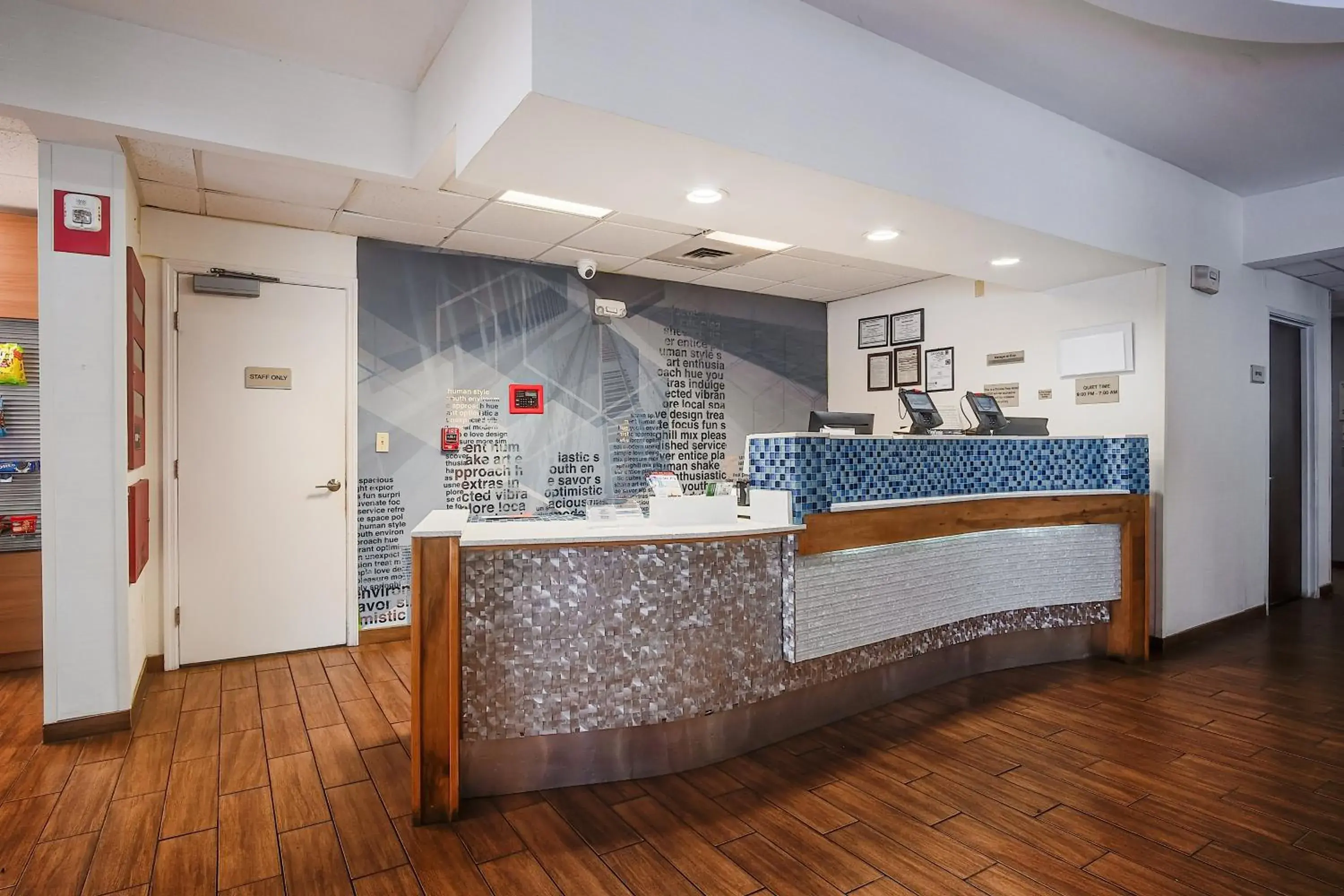 Lobby or reception in Country Inn & Suites by Radisson, Savannah Southside Lobby or reception in Country Inn & Suites by Radisson, Savannah Southside