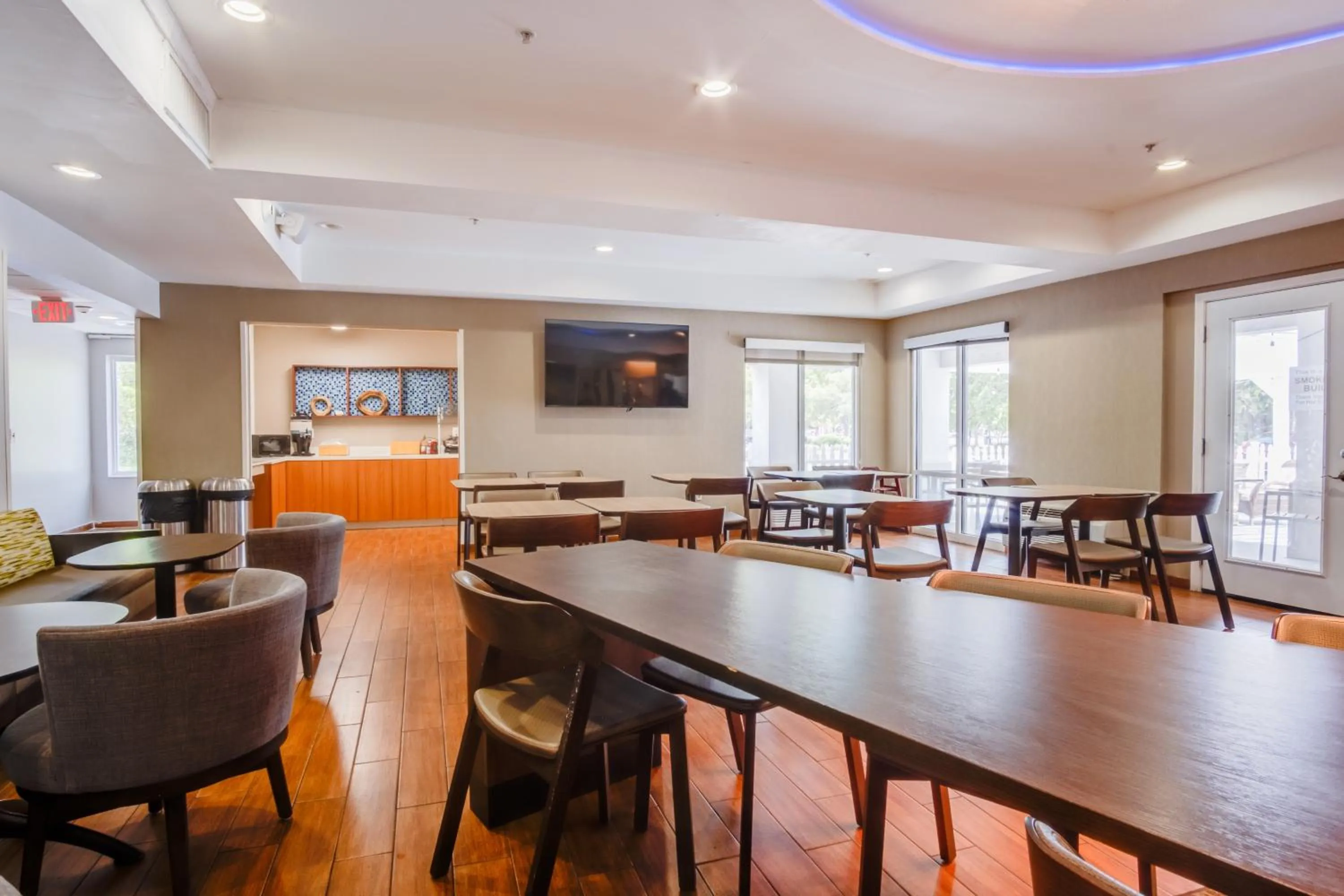 Restaurant/places to eat in Country Inn & Suites by Radisson, Savannah Southside