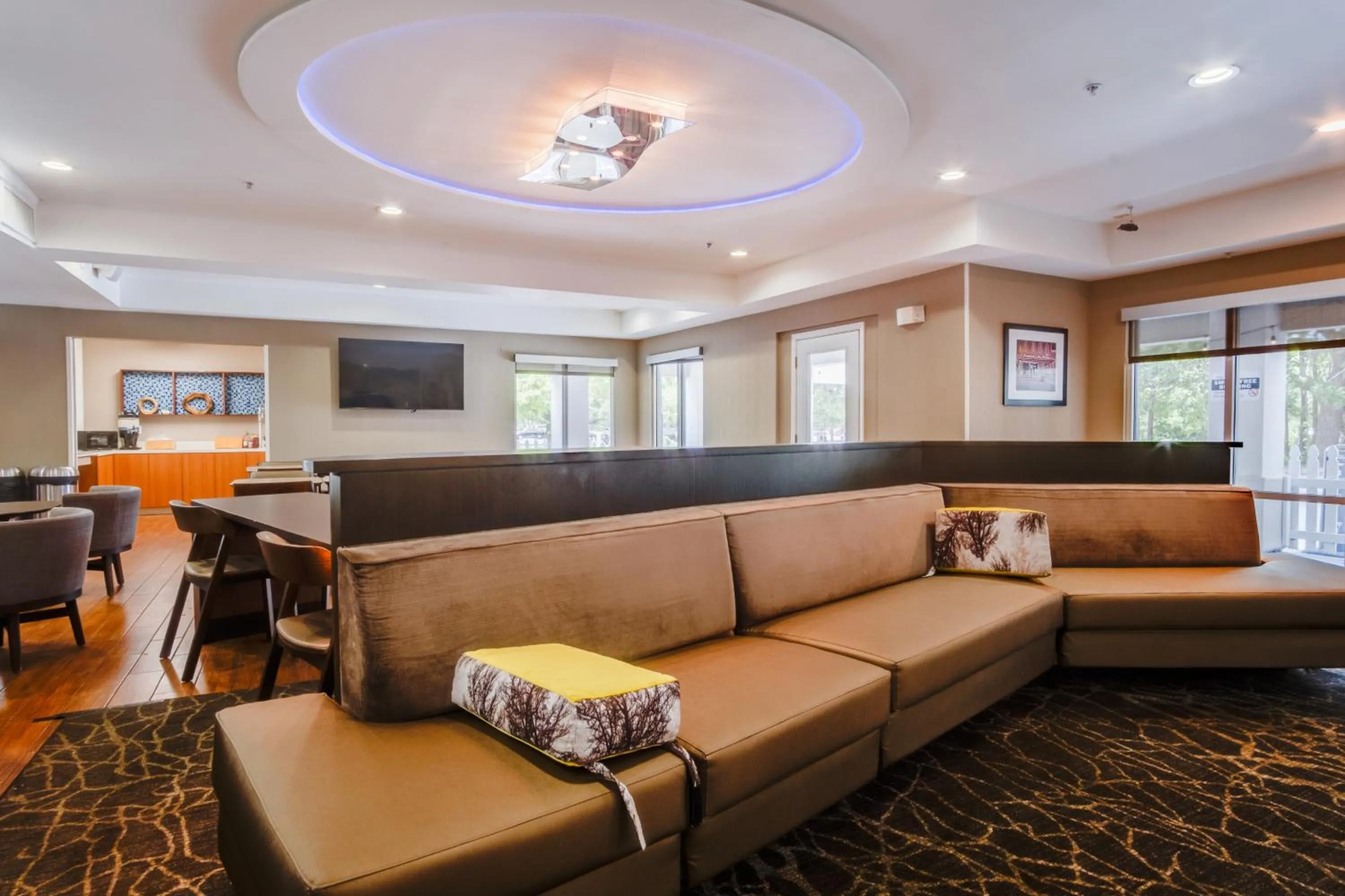 Lobby or reception in Country Inn & Suites by Radisson, Savannah Southside
