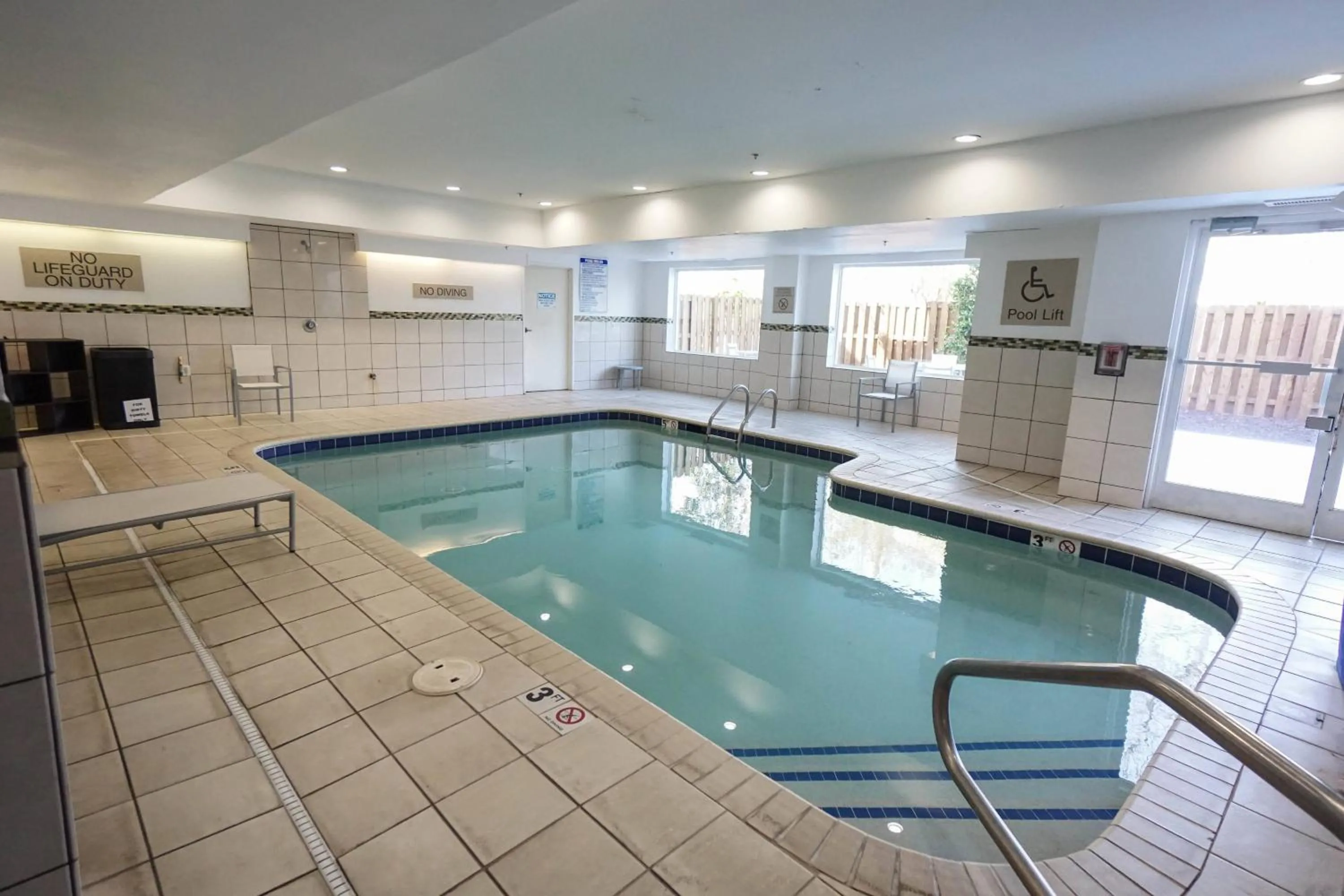 Swimming pool in SpringHill Suites by Marriott Savannah Midtown