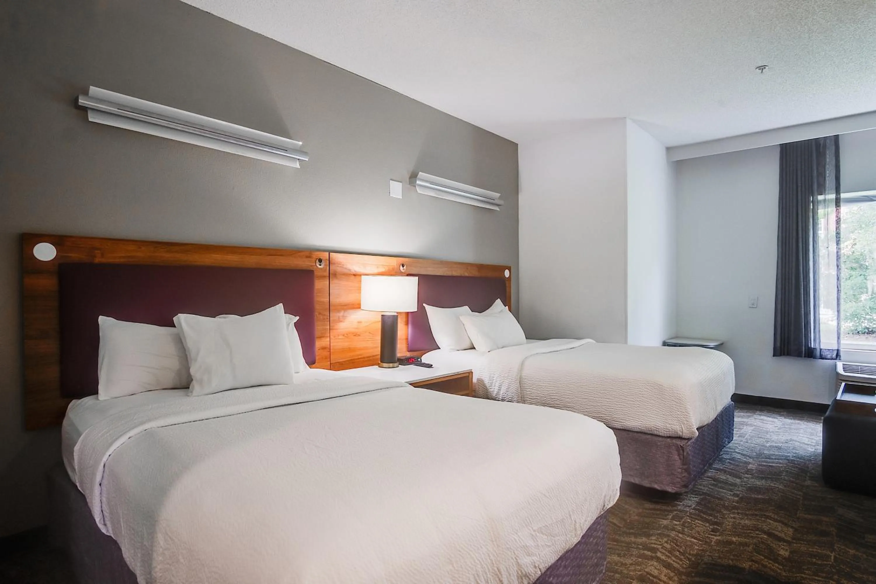 Bed in Country Inn & Suites by Radisson, Savannah Southside