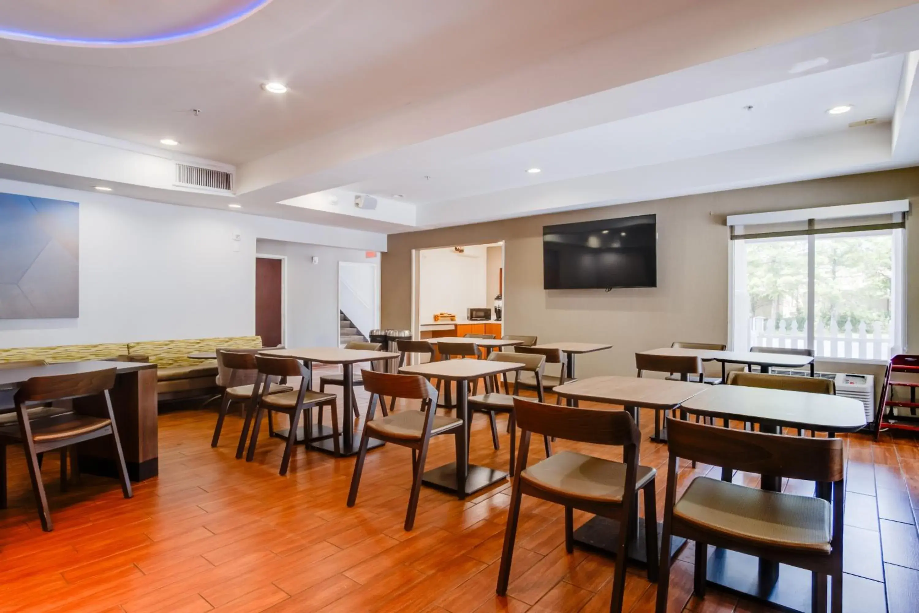 Restaurant/places to eat in Country Inn & Suites by Radisson, Savannah Southside Restaurant/places to eat in Country Inn & Suites by Radisson, Savannah Southside