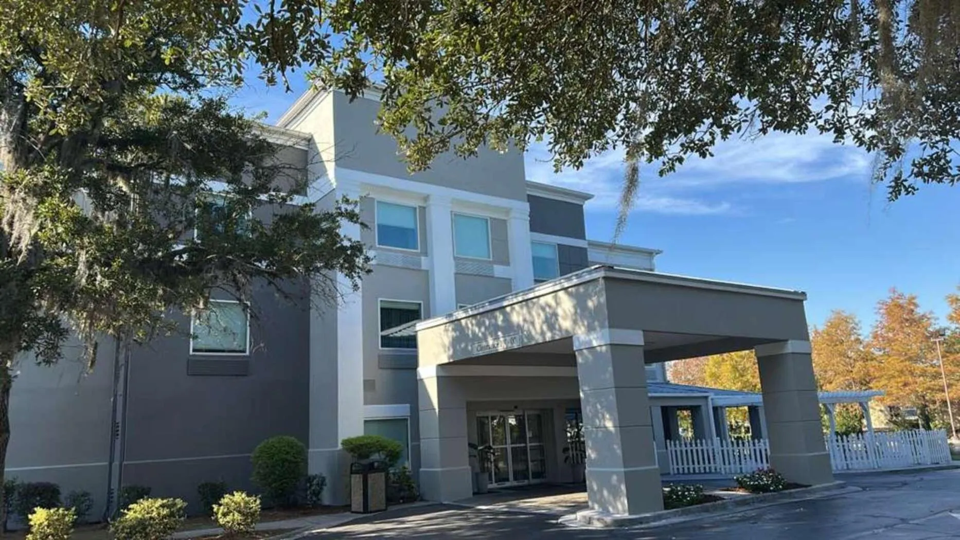 Property building in Country Inn & Suites by Radisson, Savannah Southside