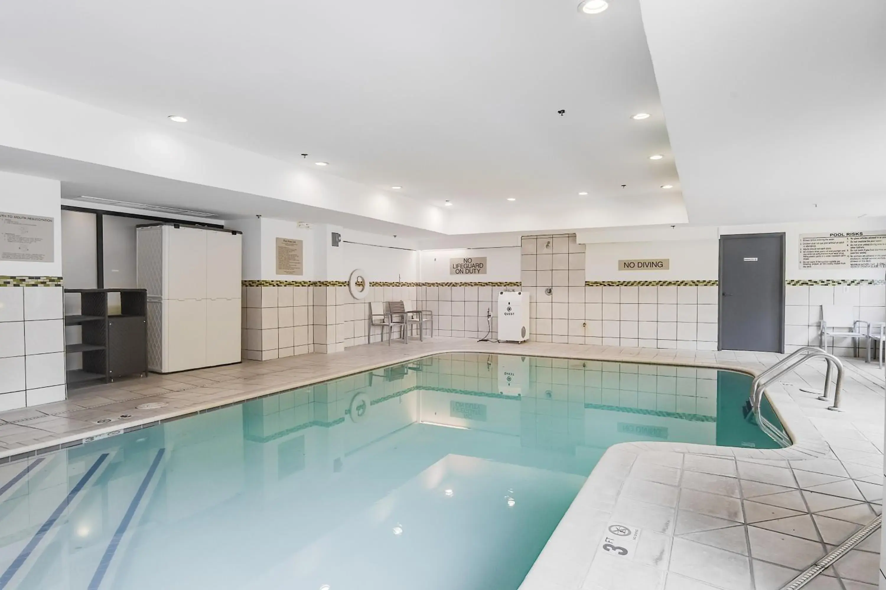 Swimming pool in Country Inn & Suites by Radisson, Savannah Southside Swimming pool in Country Inn & Suites by Radisson, Savannah Southside