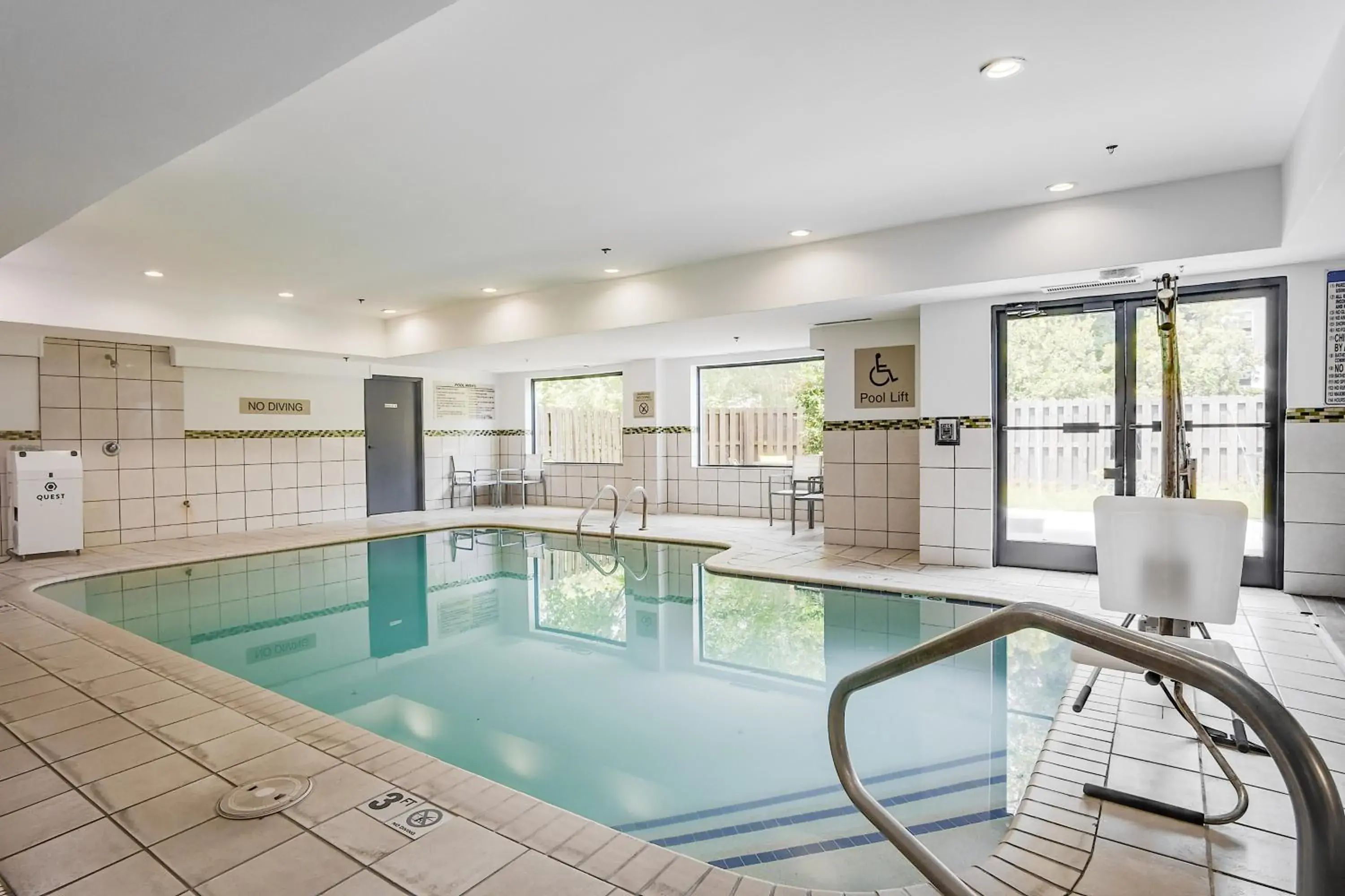 Swimming pool in Country Inn & Suites by Radisson, Savannah Southside Swimming pool in Country Inn & Suites by Radisson, Savannah Southside