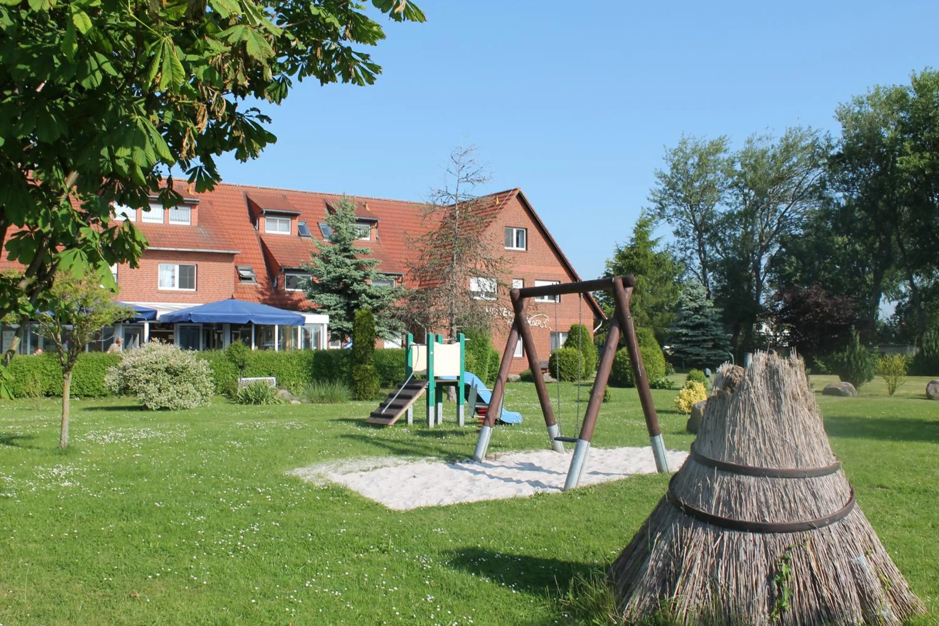 Property building in Hotel & Restaurant Am Wasser