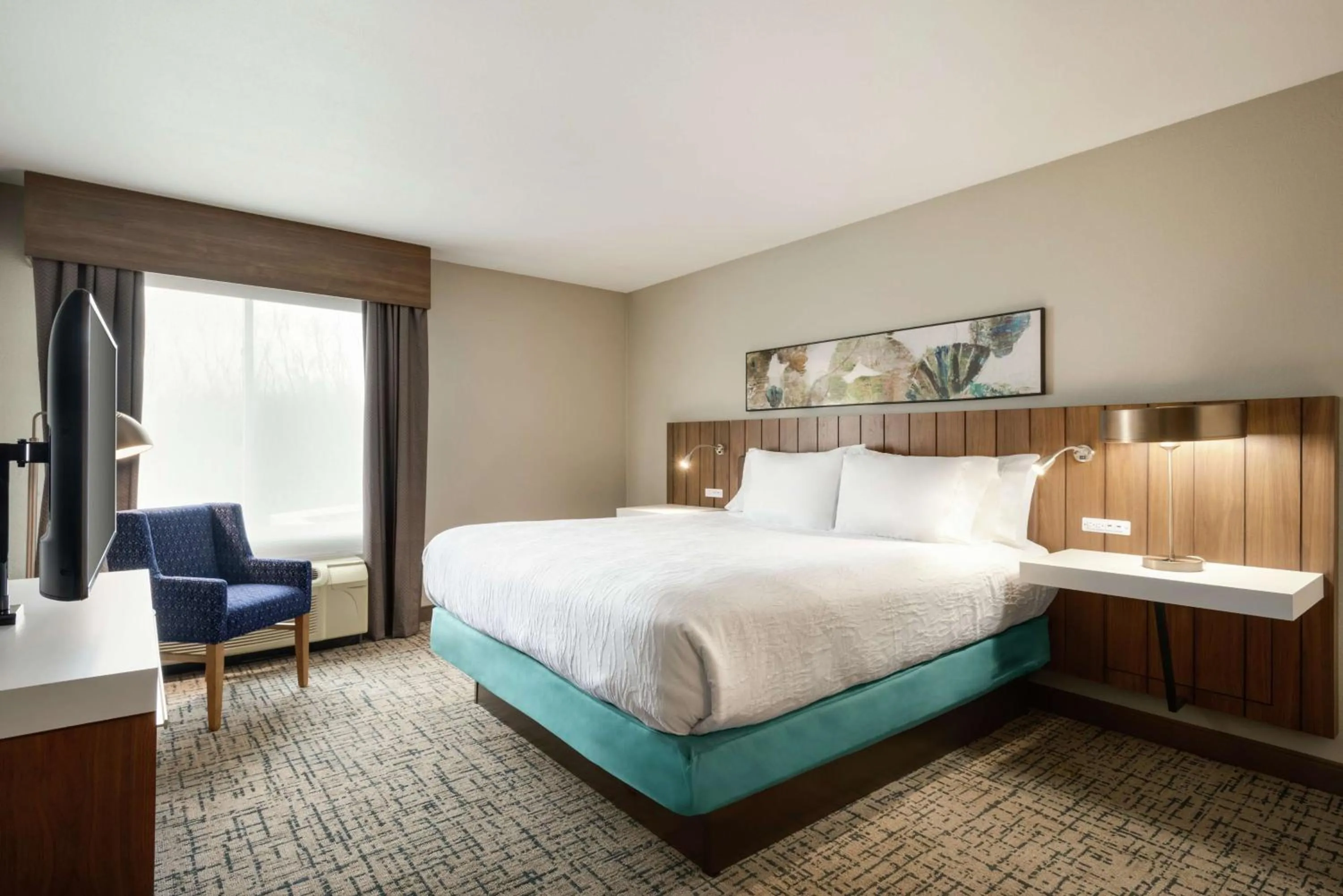 Bed in Hilton Garden Inn Dubuque Downtown