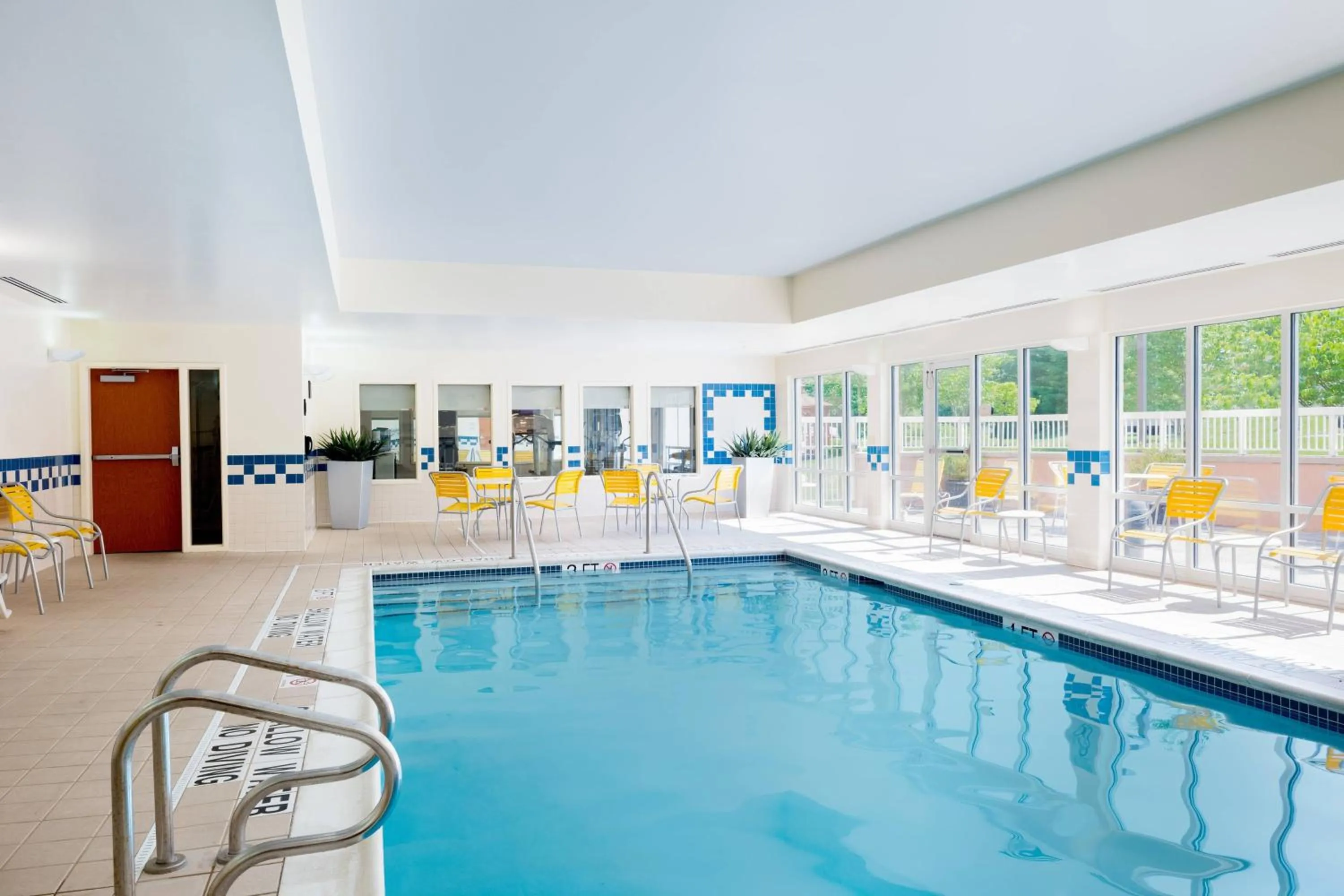 Swimming pool in Fairfield Inn & Suites by Marriott State College