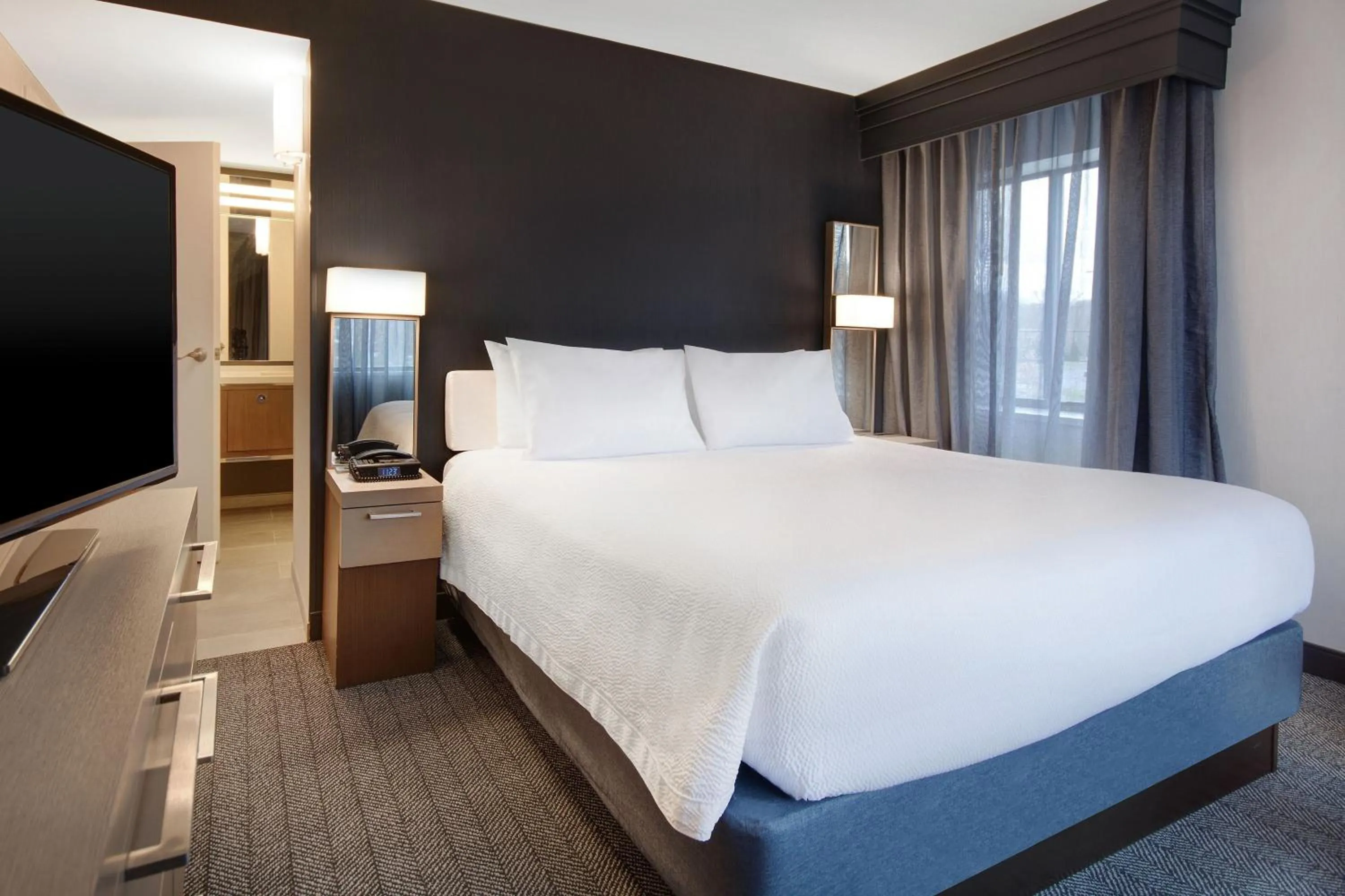 Photo of the whole room, Bed in Courtyard by Marriott State College