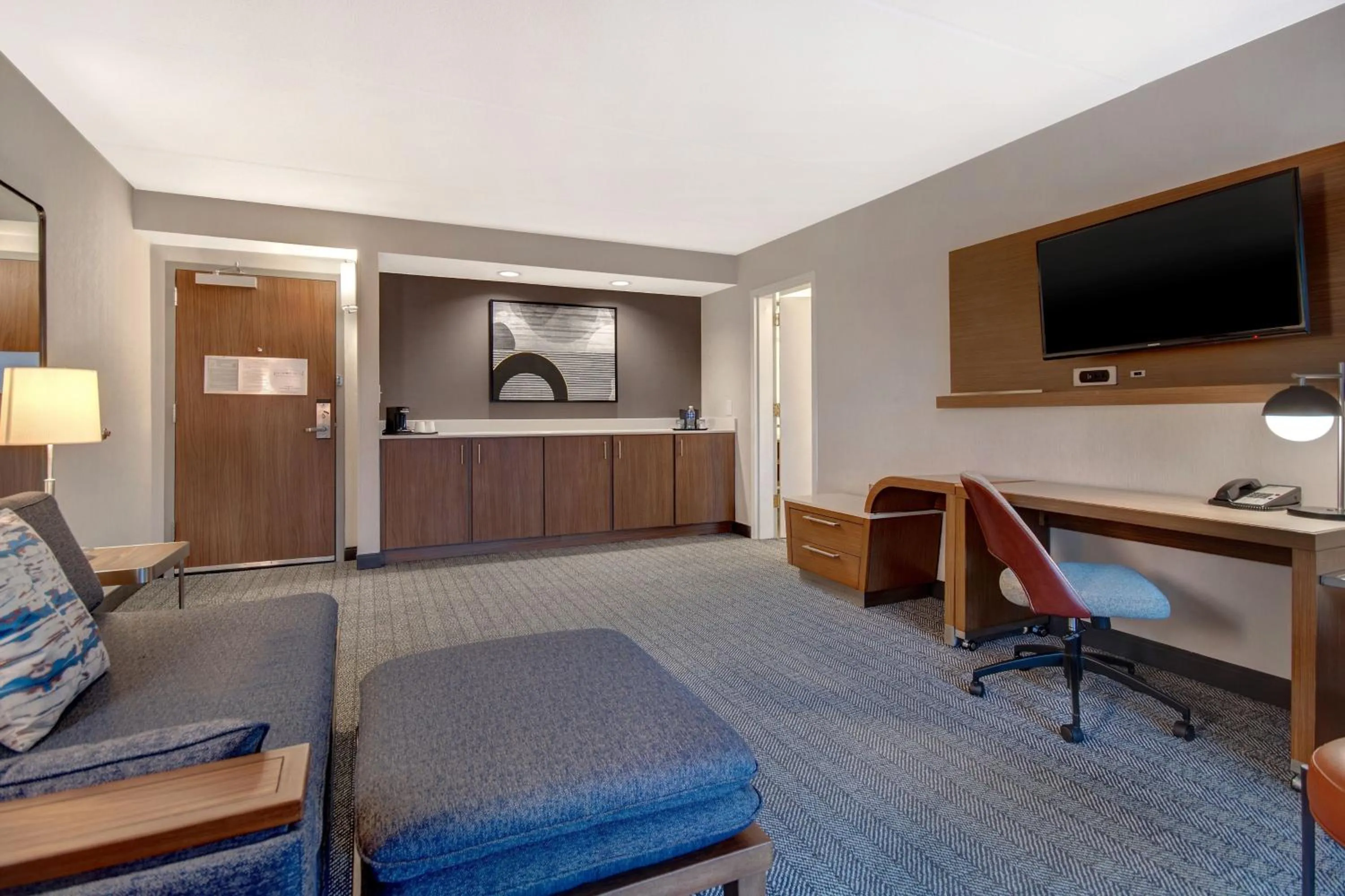 Bedroom in Courtyard by Marriott State College
