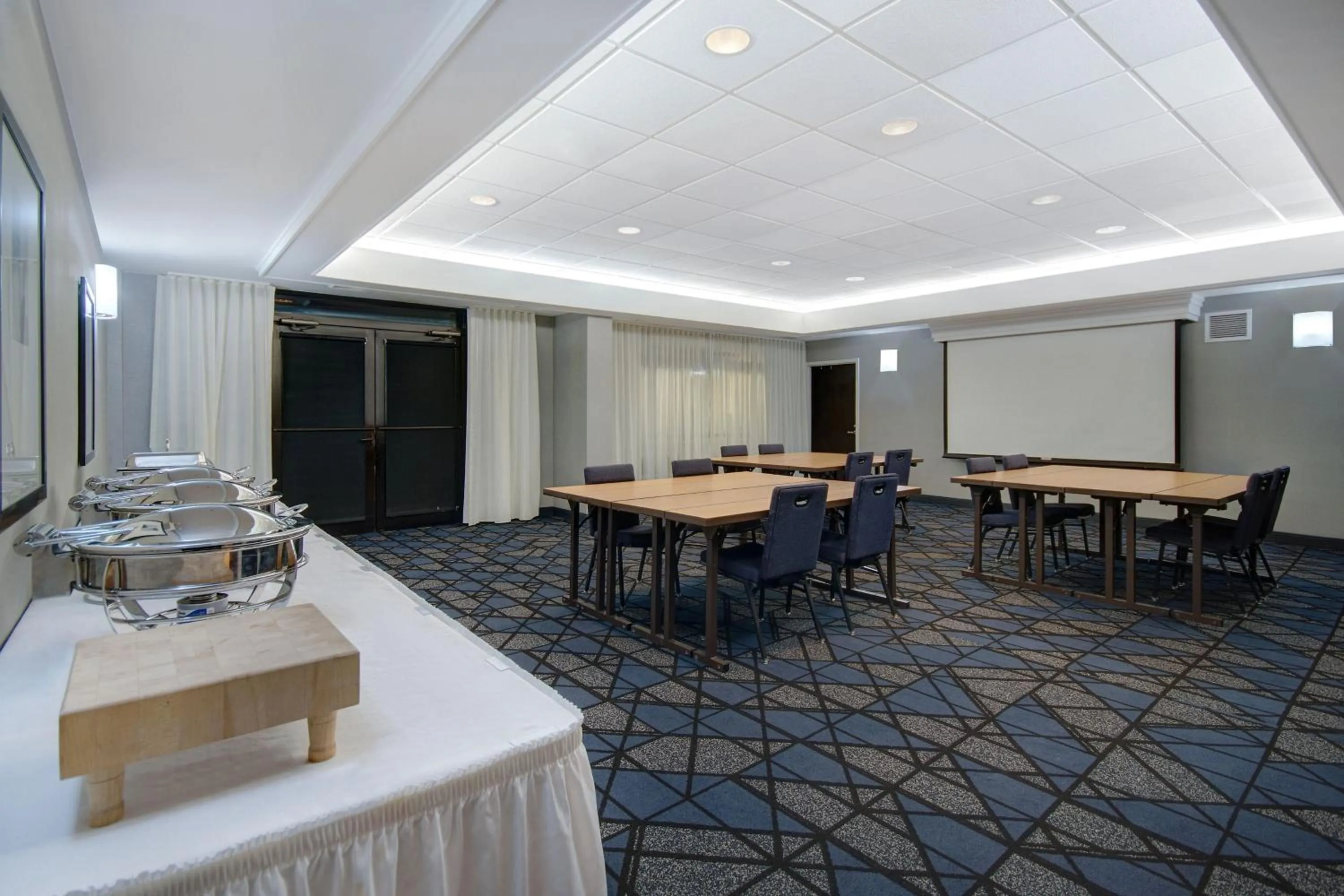 Meeting/conference room in Courtyard by Marriott State College